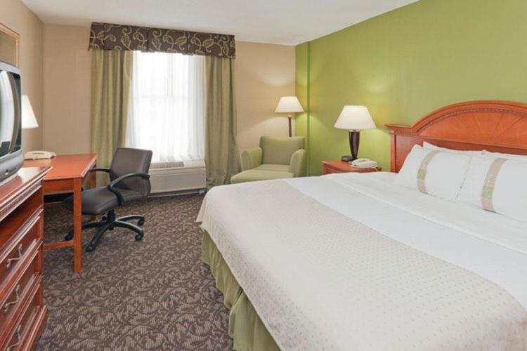 Quality Inn & Suites Downtown Mansfield photo 2