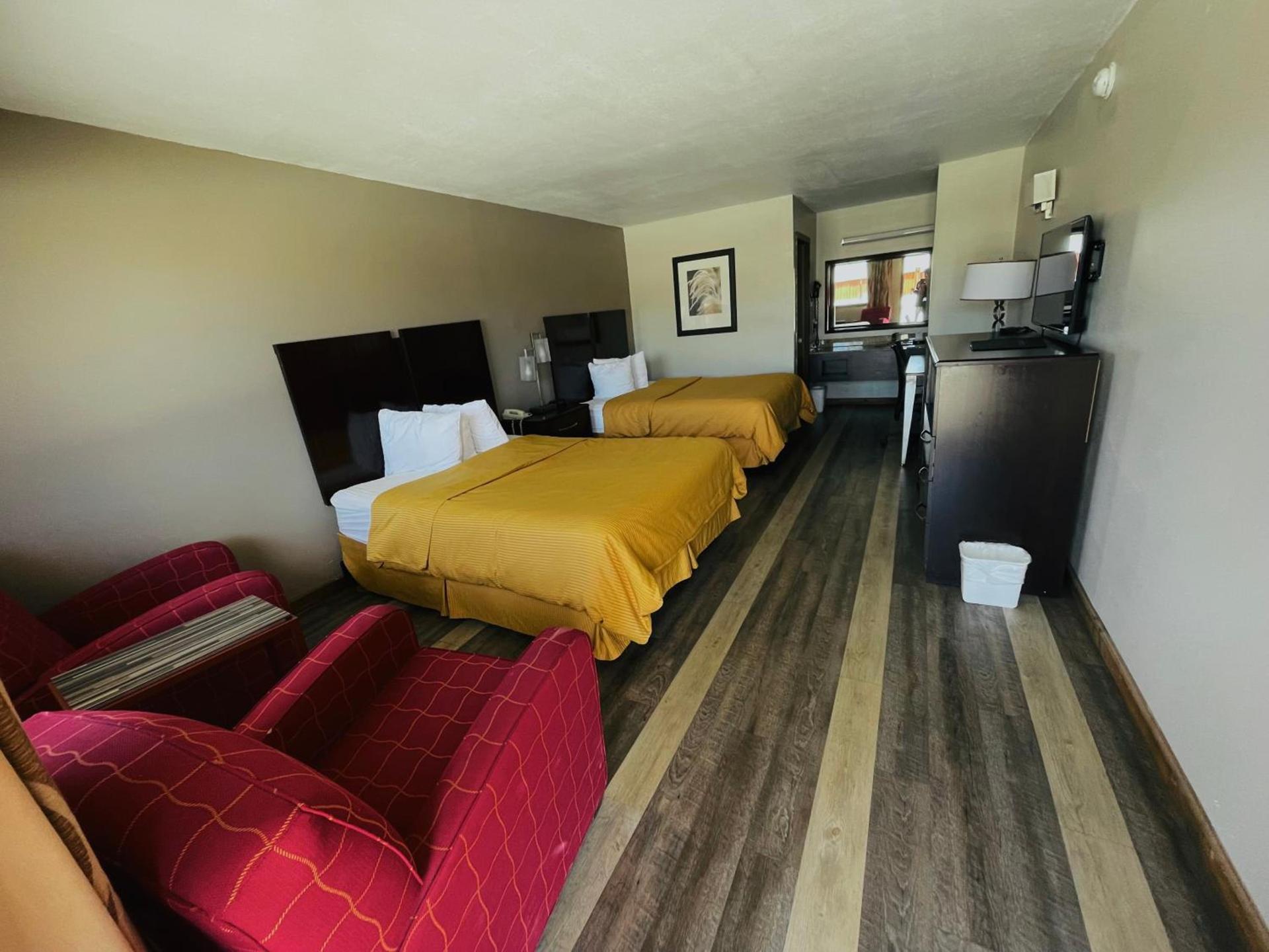 Royal Inn & Suites photo 18