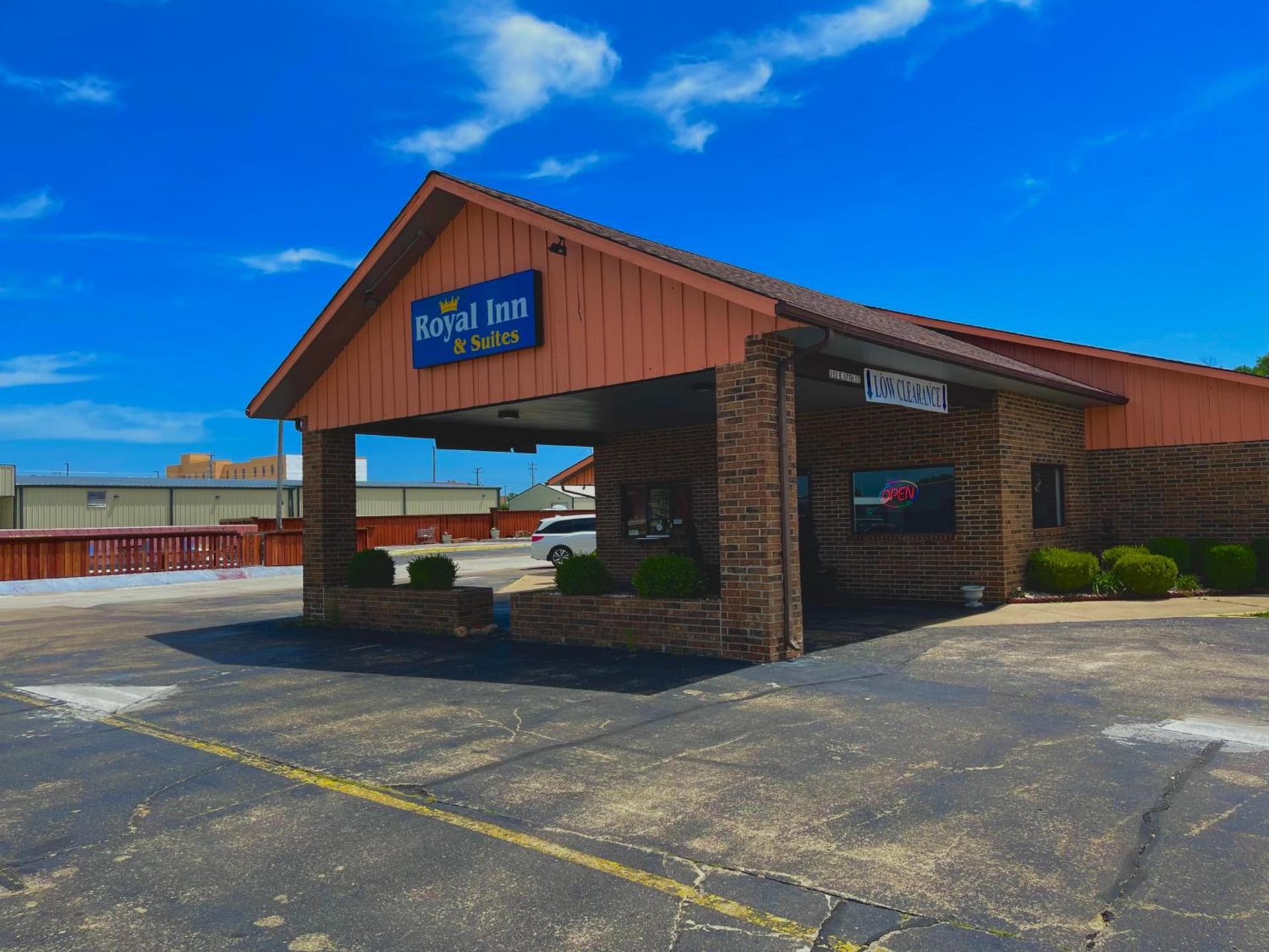 Royal Inn & Suites photo 1