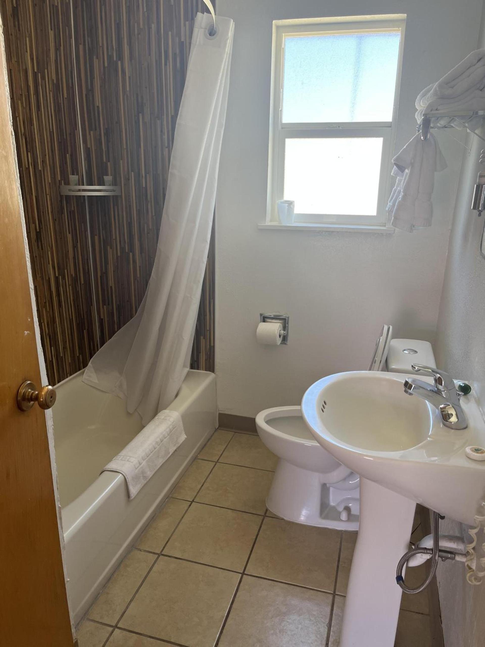 Valley Motel photo 7