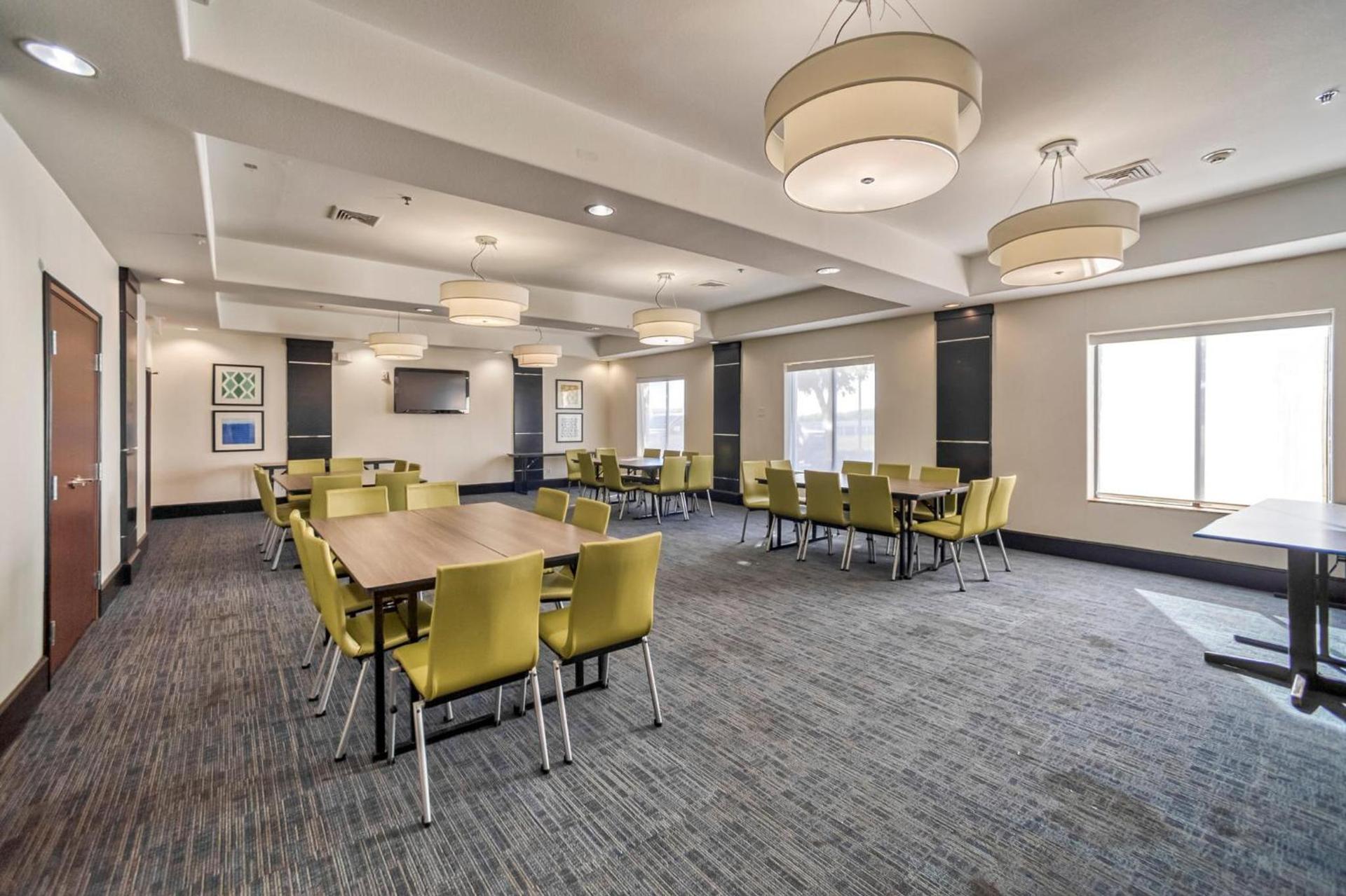 Holiday Inn Express and Suites Beeville by IHG photo 53