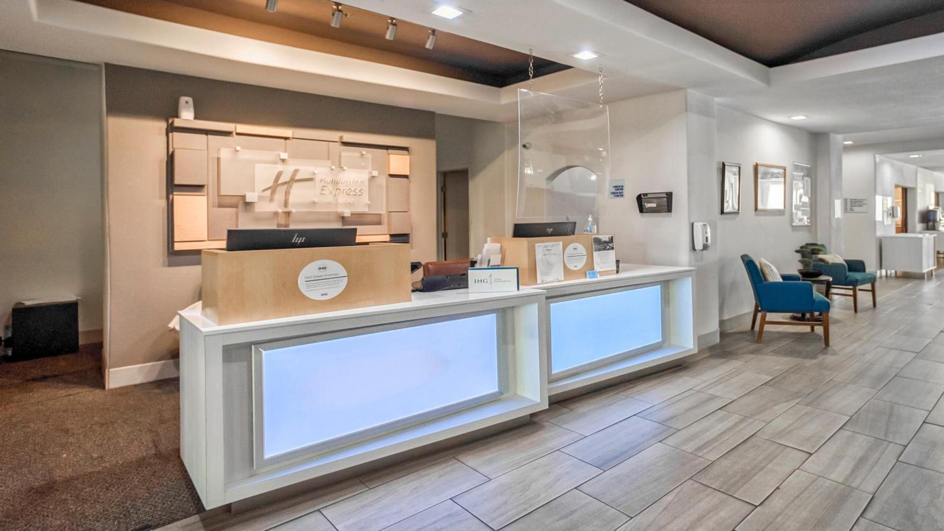 Holiday Inn Express and Suites Beeville by IHG photo 32