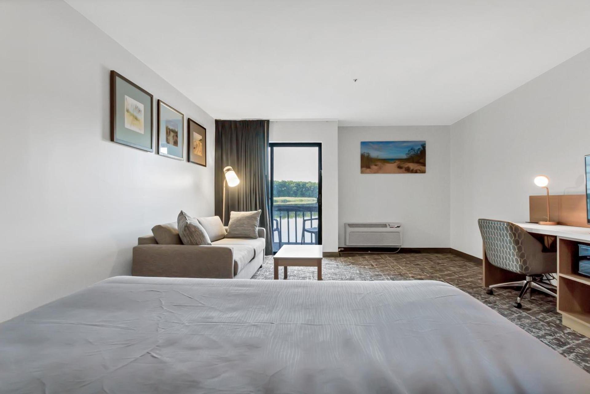 Waterbird Lakeside Inn photo 7