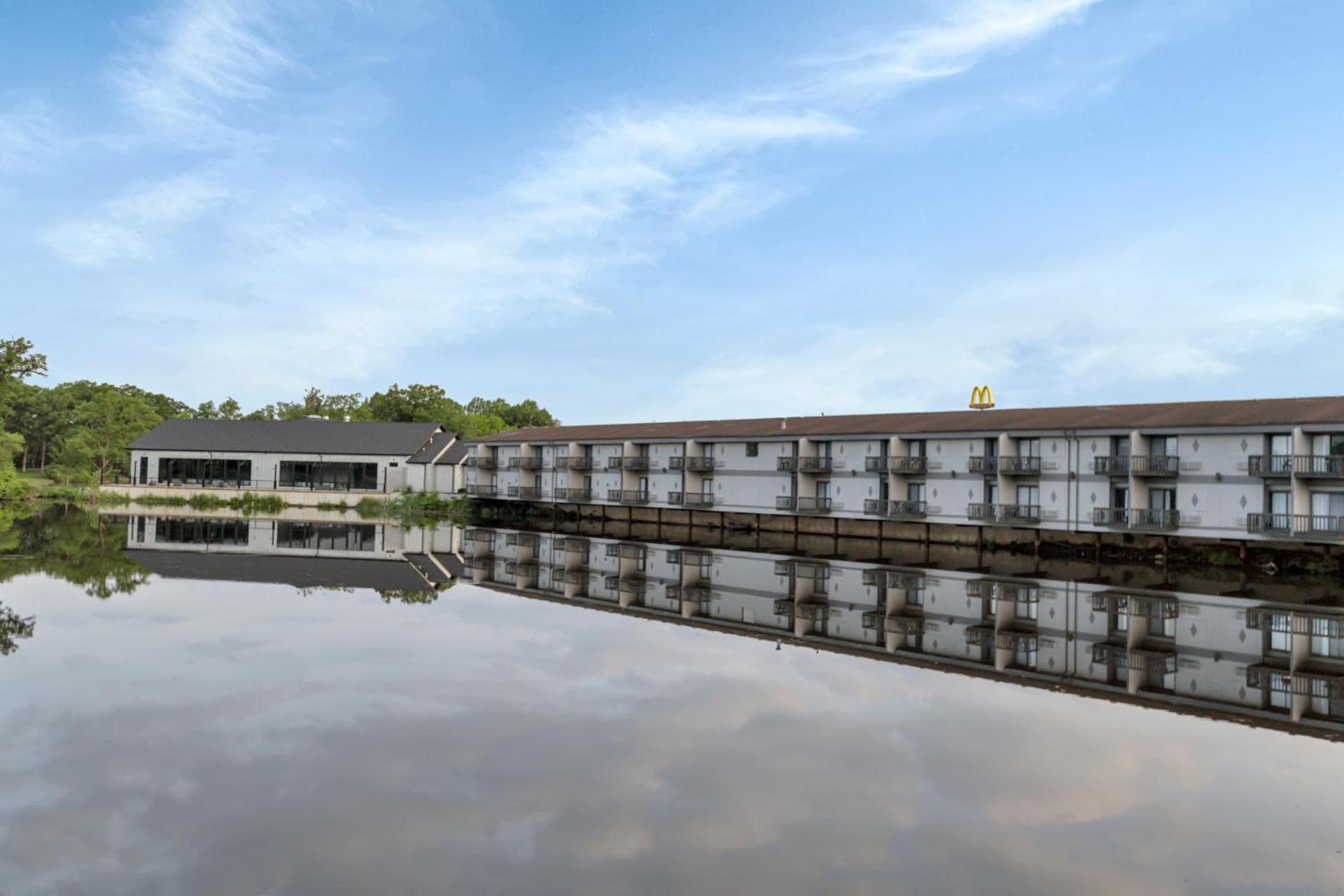 Waterbird Lakeside Inn photo 15