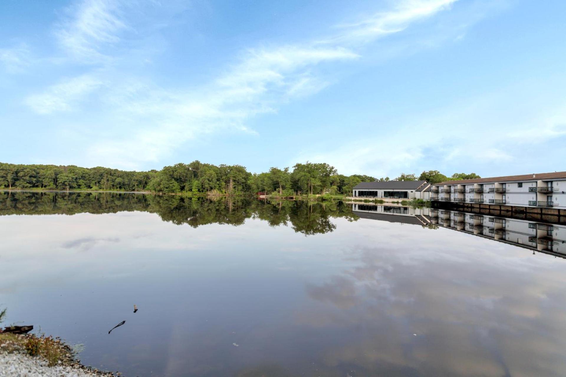 Waterbird Lakeside Inn photo 3