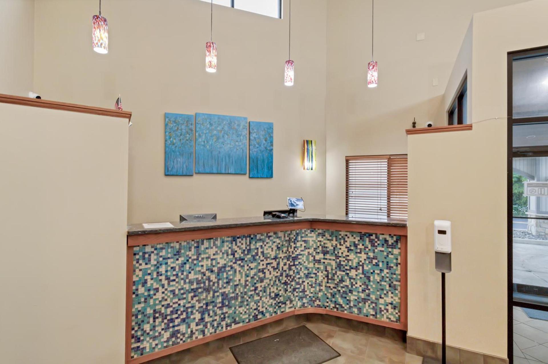 Waterbird Lakeside Inn photo 2