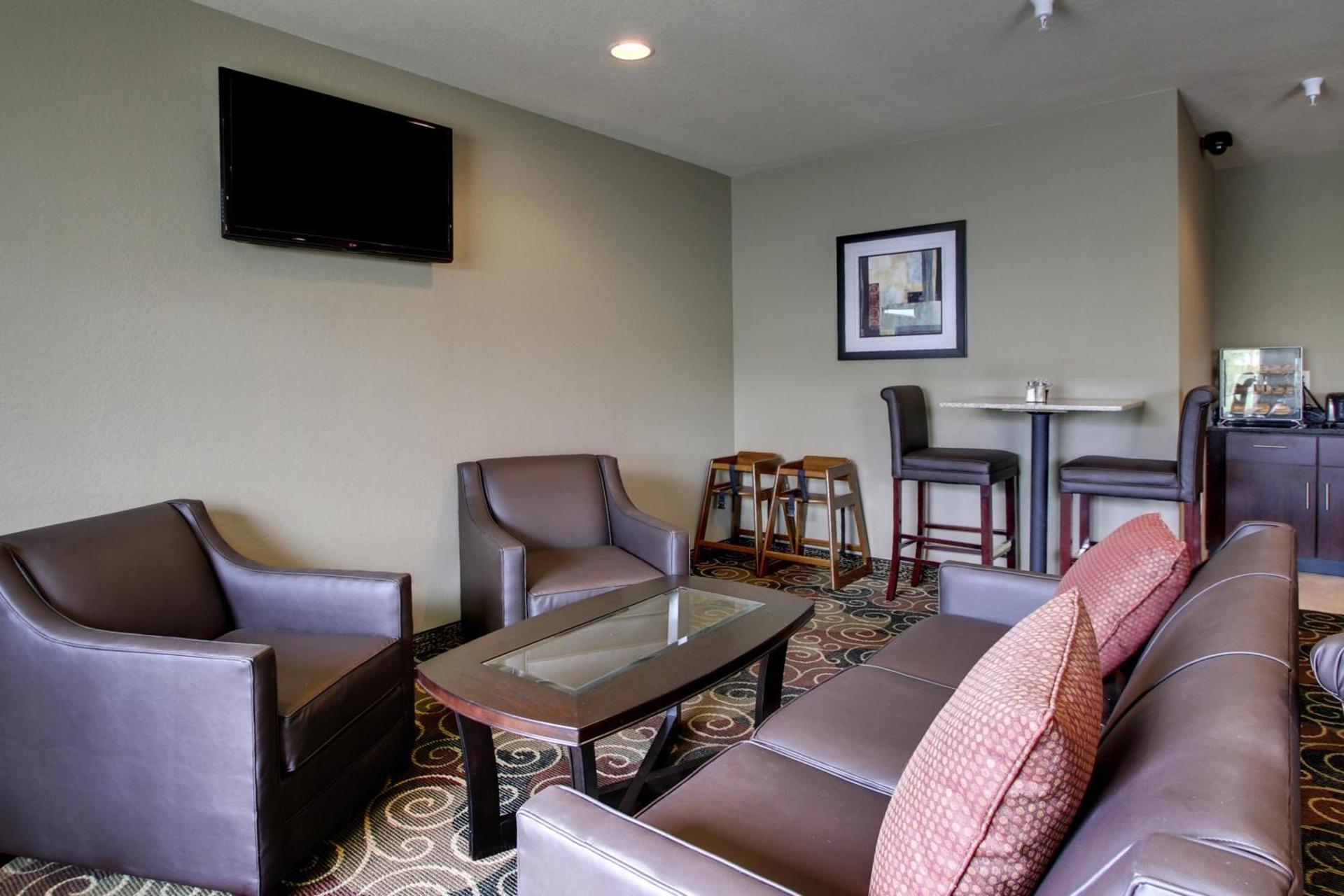 Cobblestone Inn & Suites - Avoca photo 21