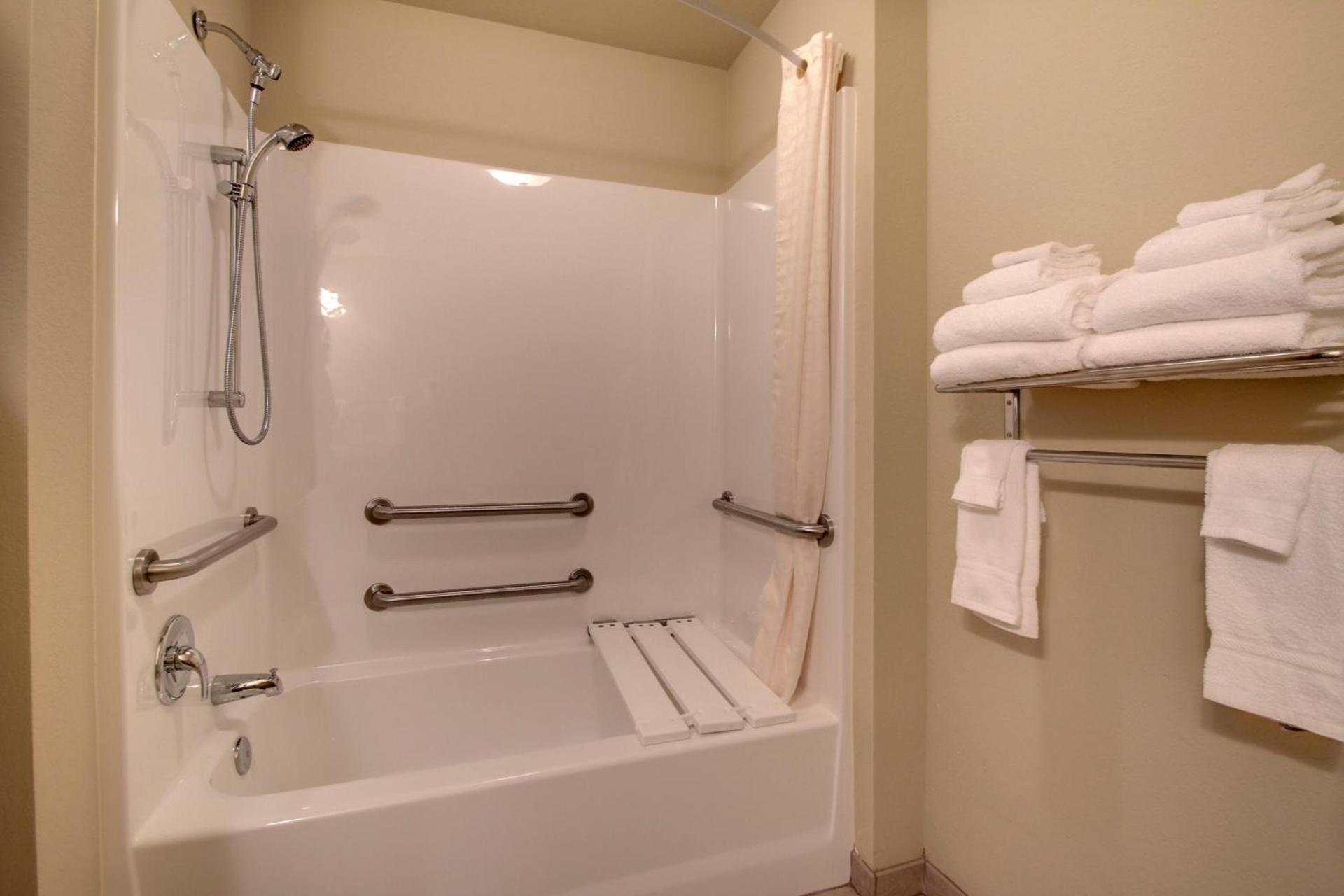 Cobblestone Inn & Suites - Avoca photo 29
