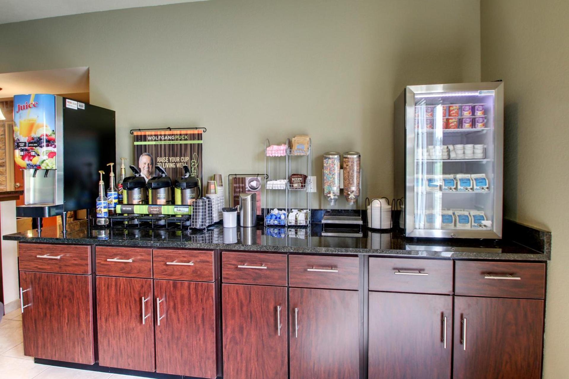 Cobblestone Inn & Suites - Avoca photo 25