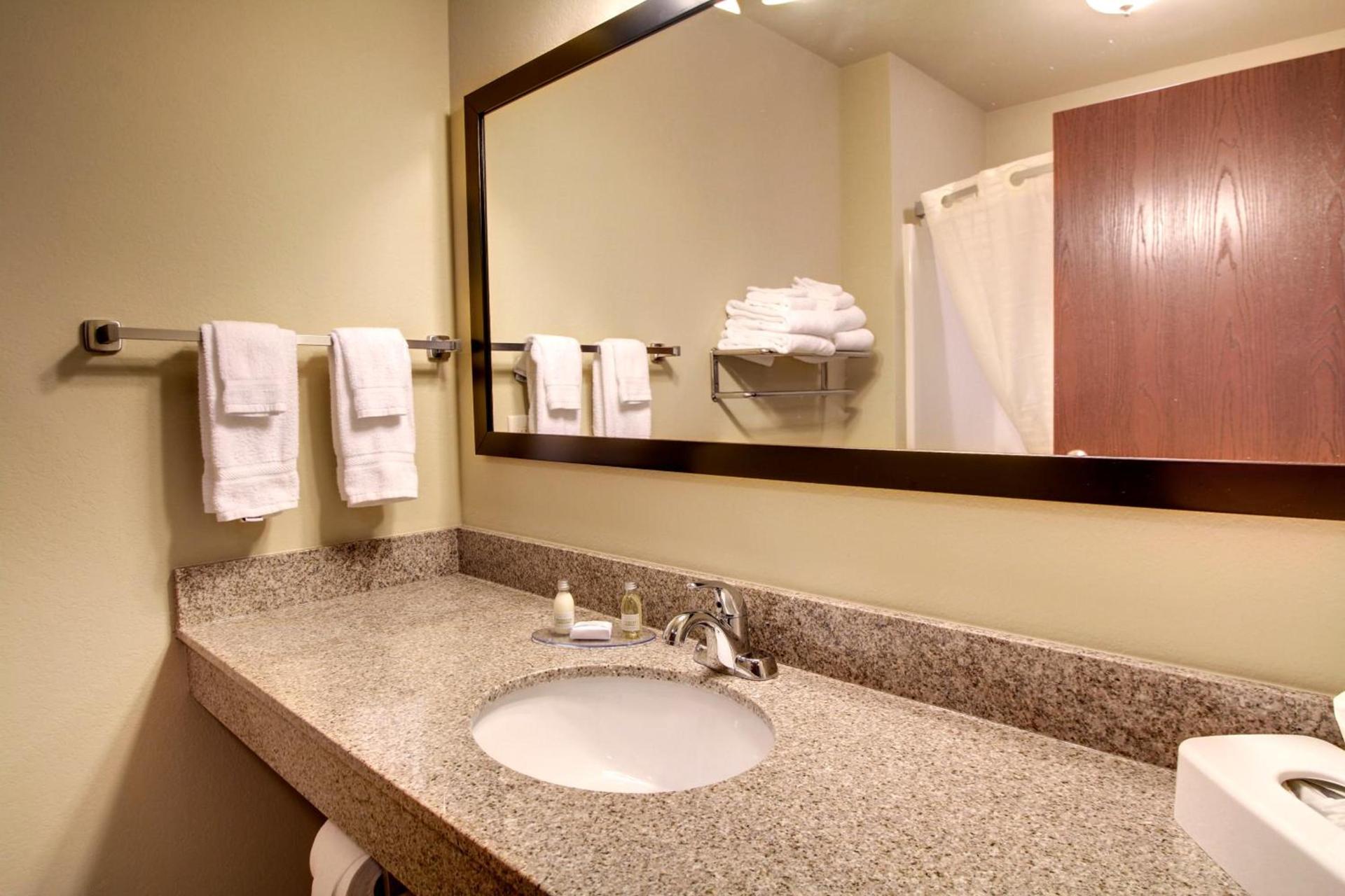 Cobblestone Inn & Suites - Avoca photo 5