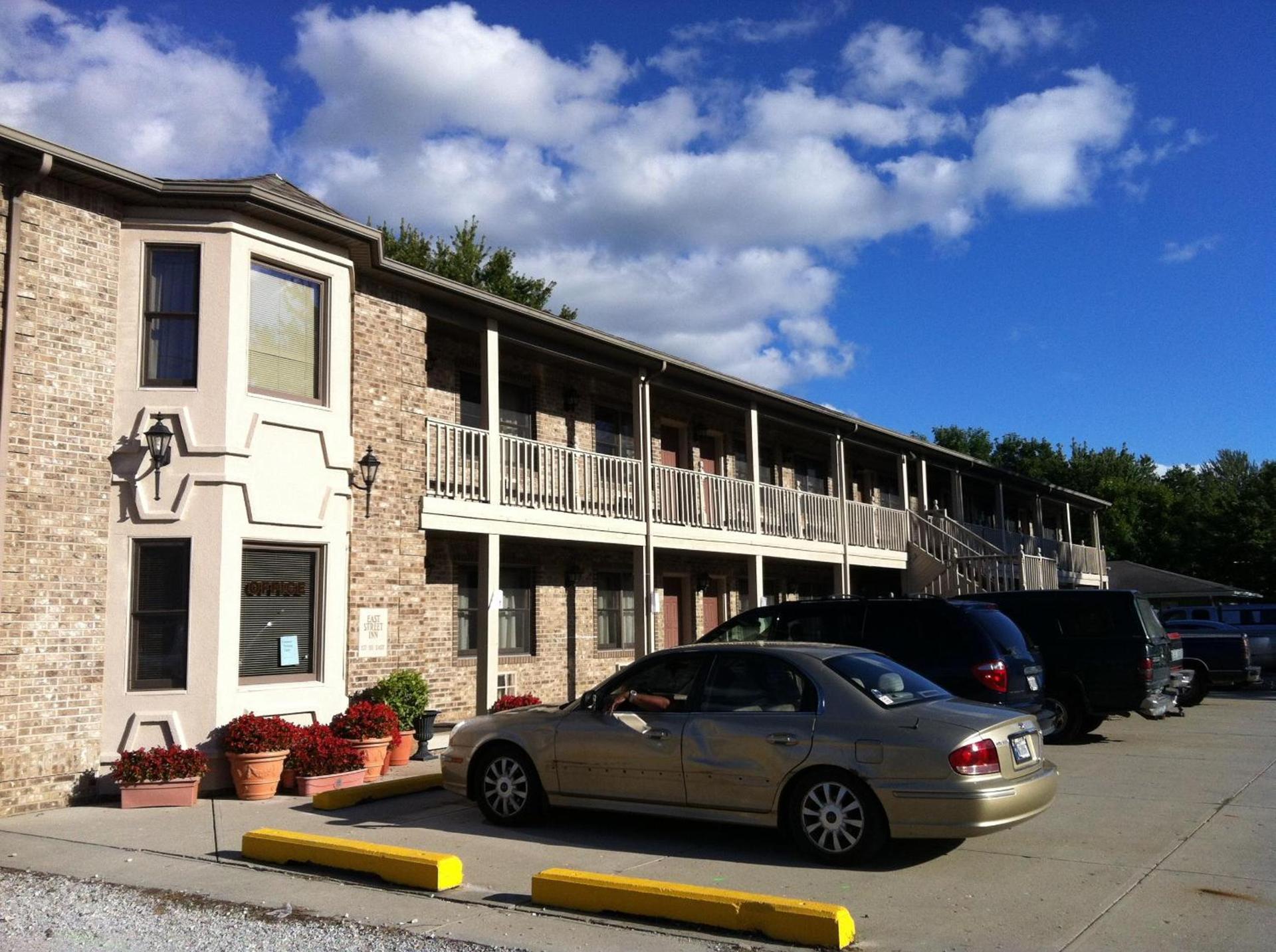 East Street Inn & Suites photo 1