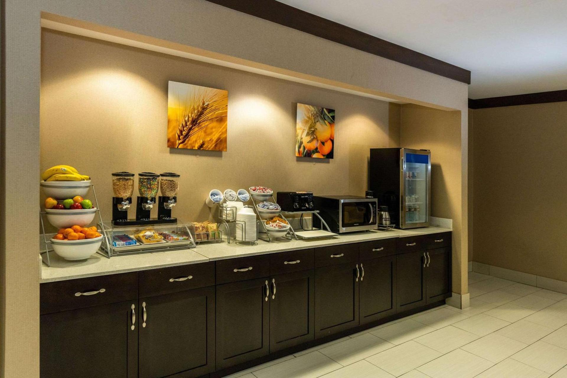 Comfort Suites Houston West at Clay Road photo 41