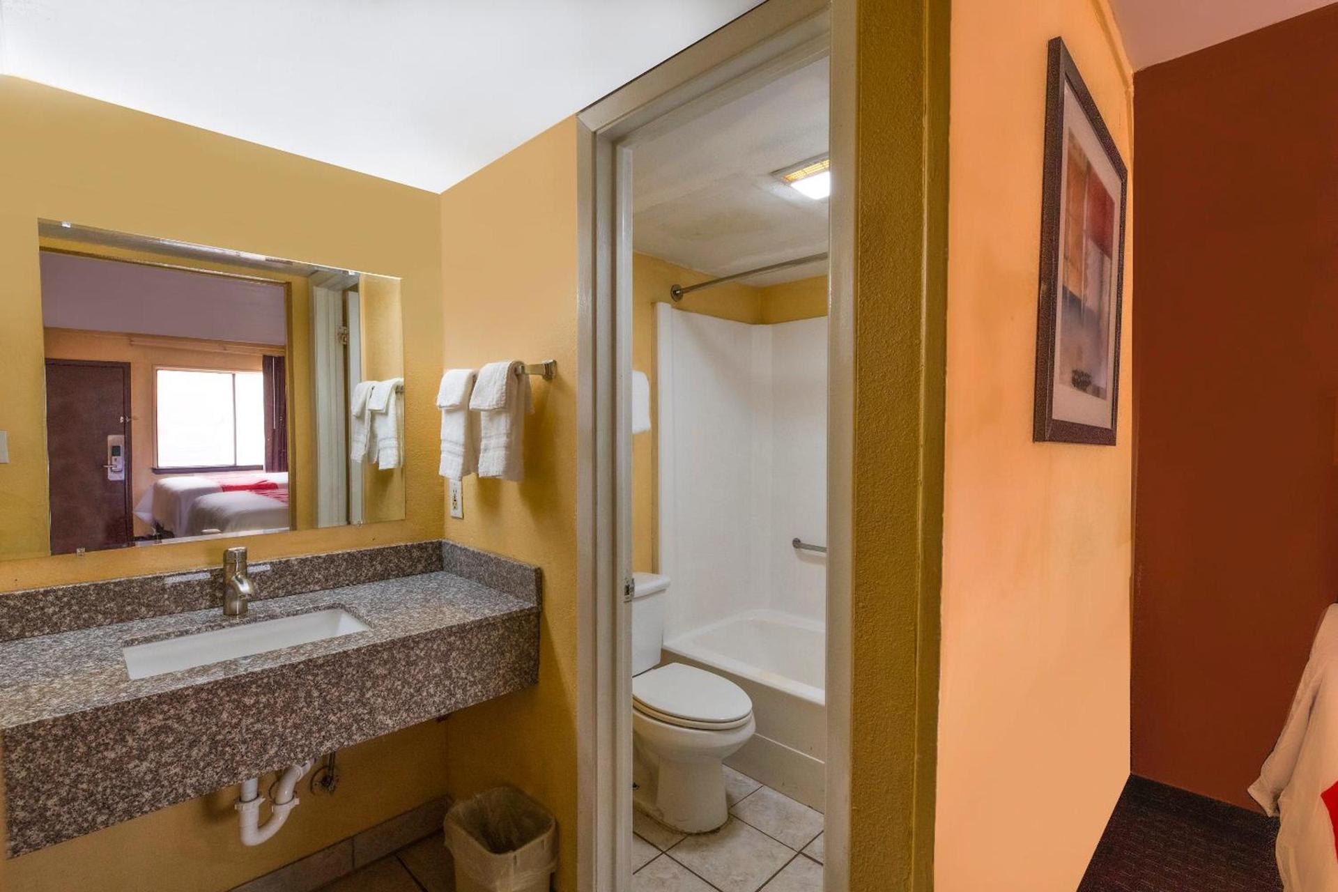 Oyo Hotel Odessa TX, East Business 20 photo 38