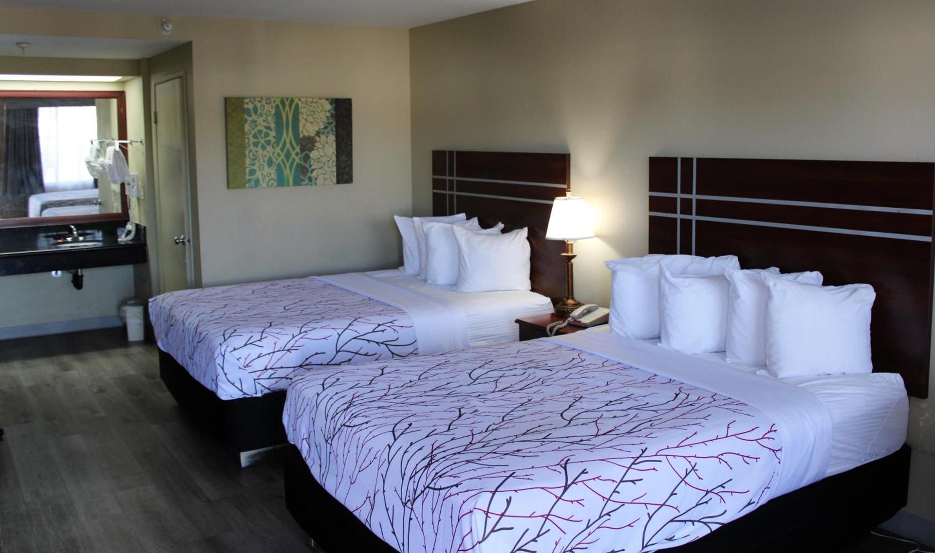 Rancho San Diego Inn & Suites photo 8