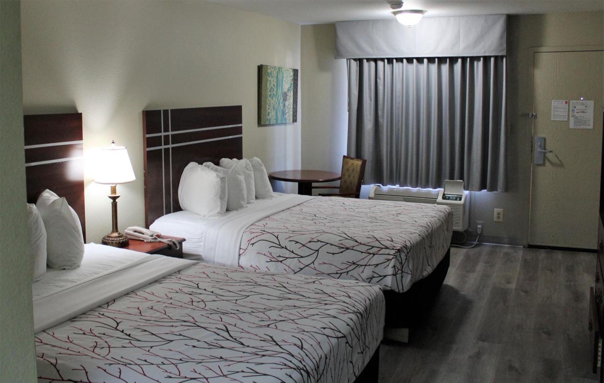 Rancho San Diego Inn & Suites photo 4
