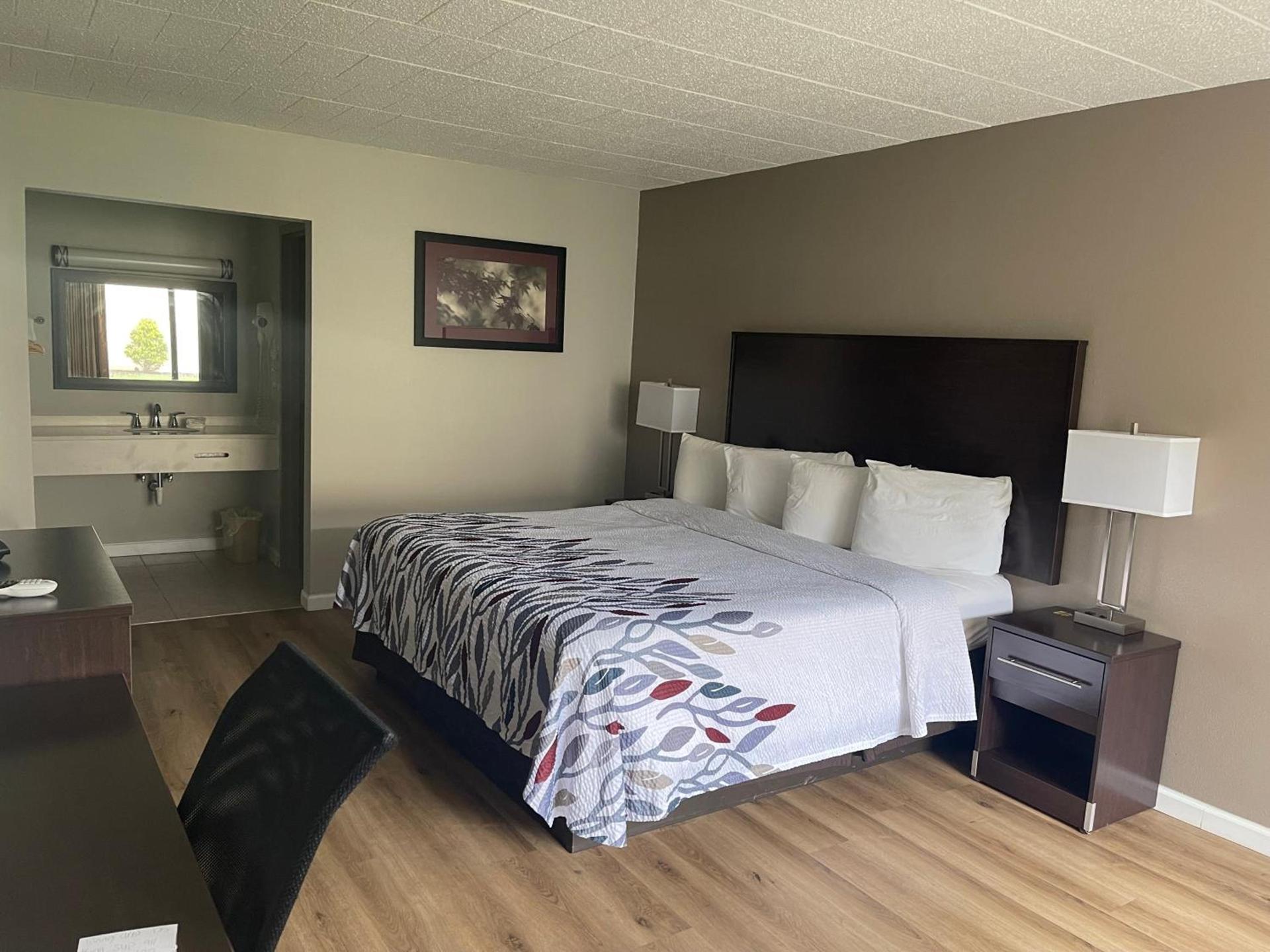 Red Roof Inn Clearfield photo 25