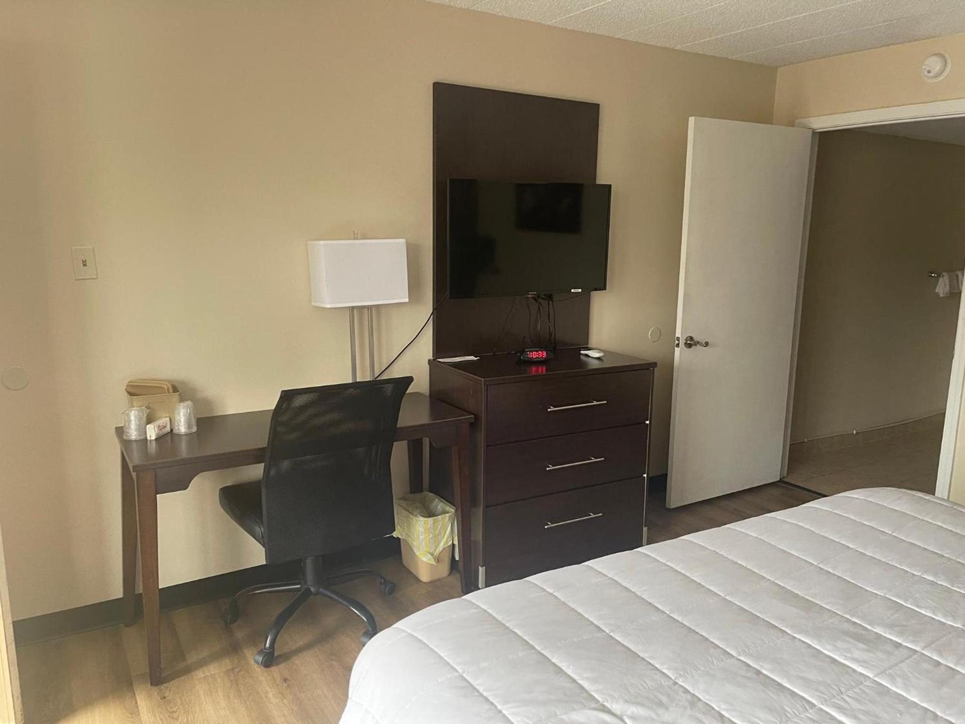 Red Roof Inn Clearfield photo 13