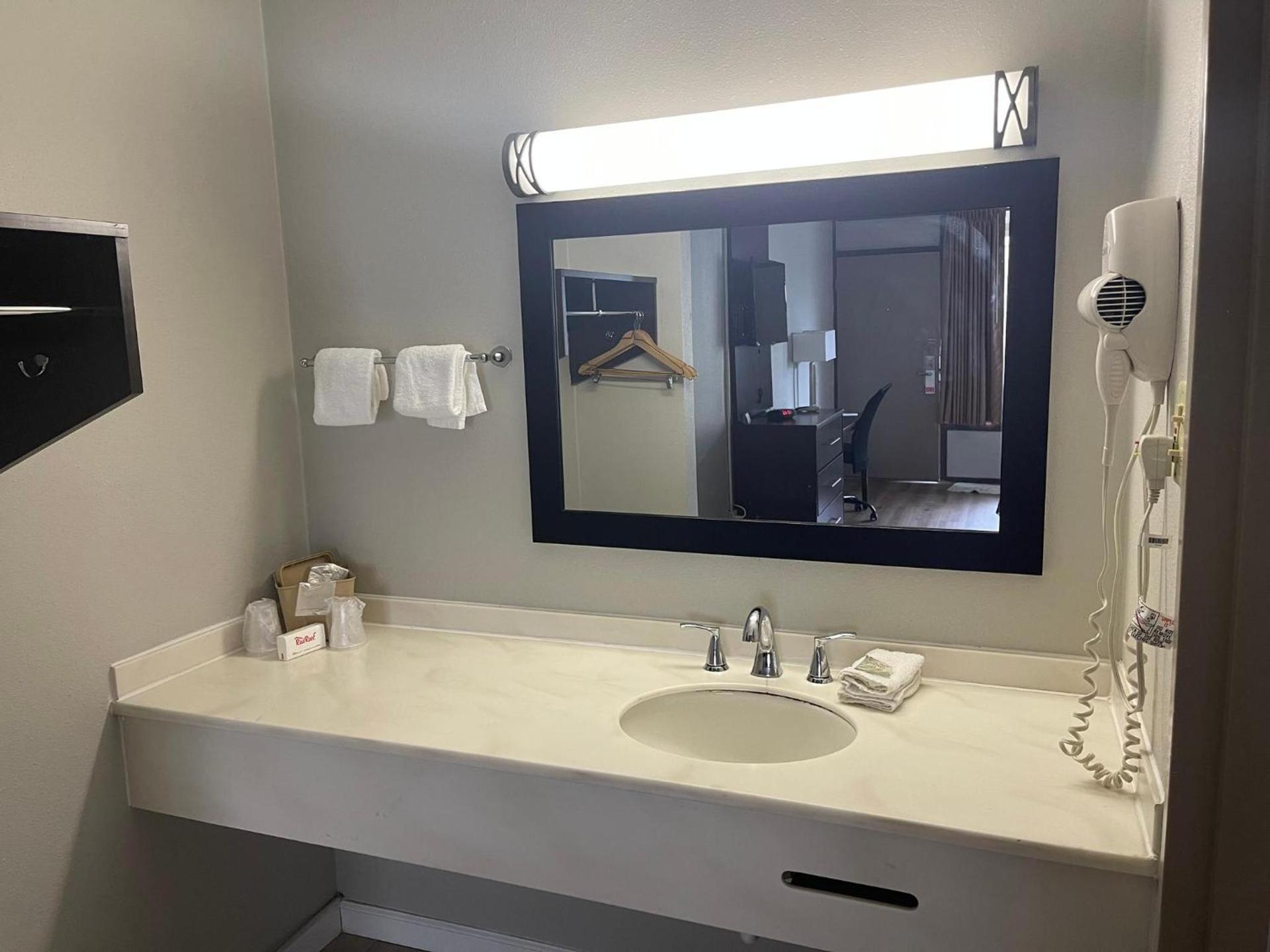 Red Roof Inn Clearfield photo 19