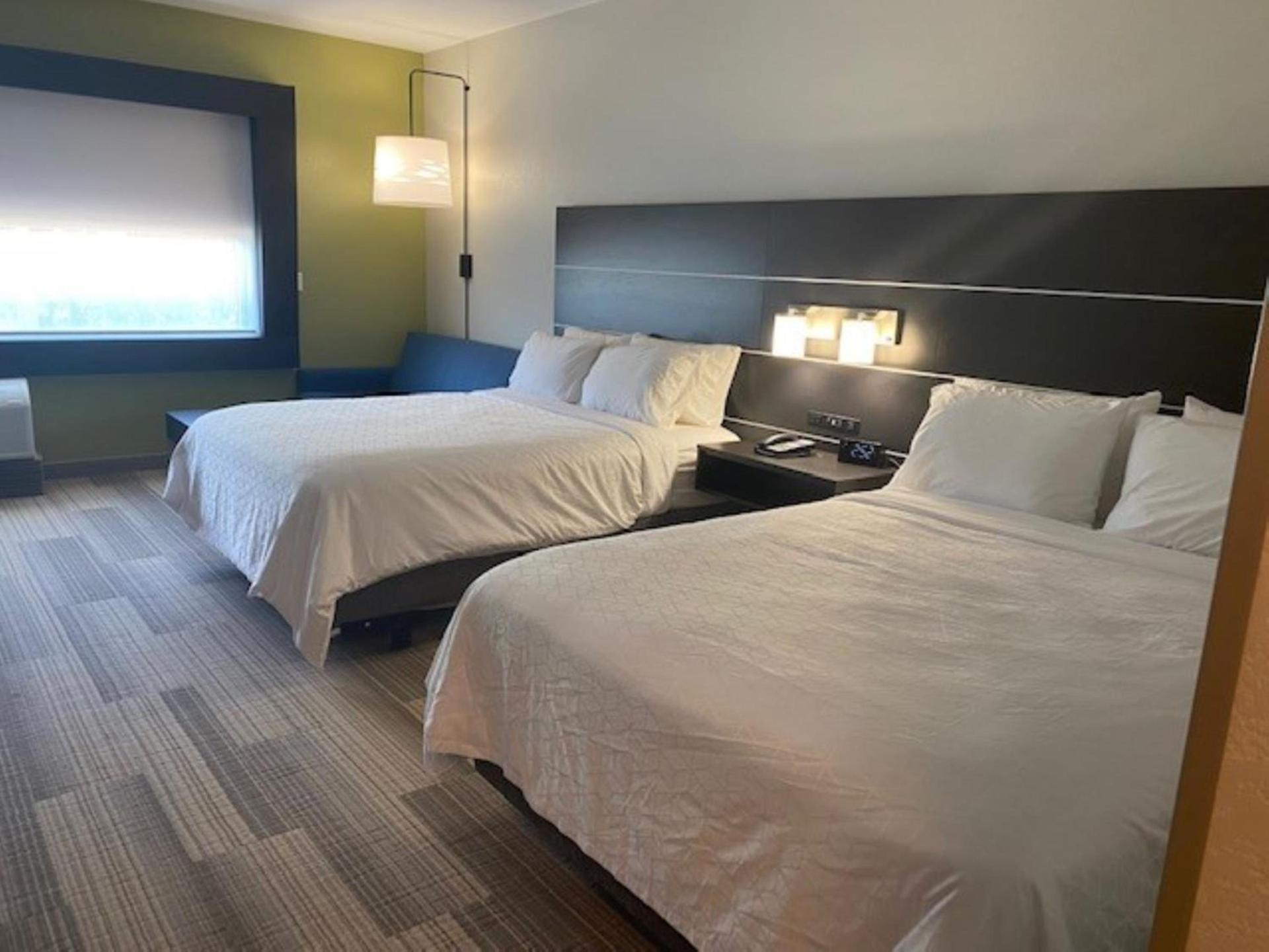 Holiday Inn Express & Suites Warrensburg North by IHG photo 6
