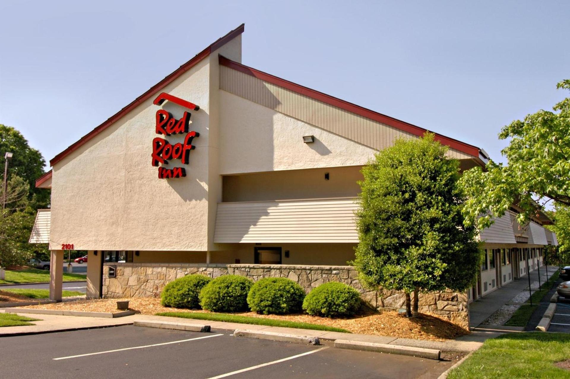 Red Roof Inn Greensboro Coliseum photo 2