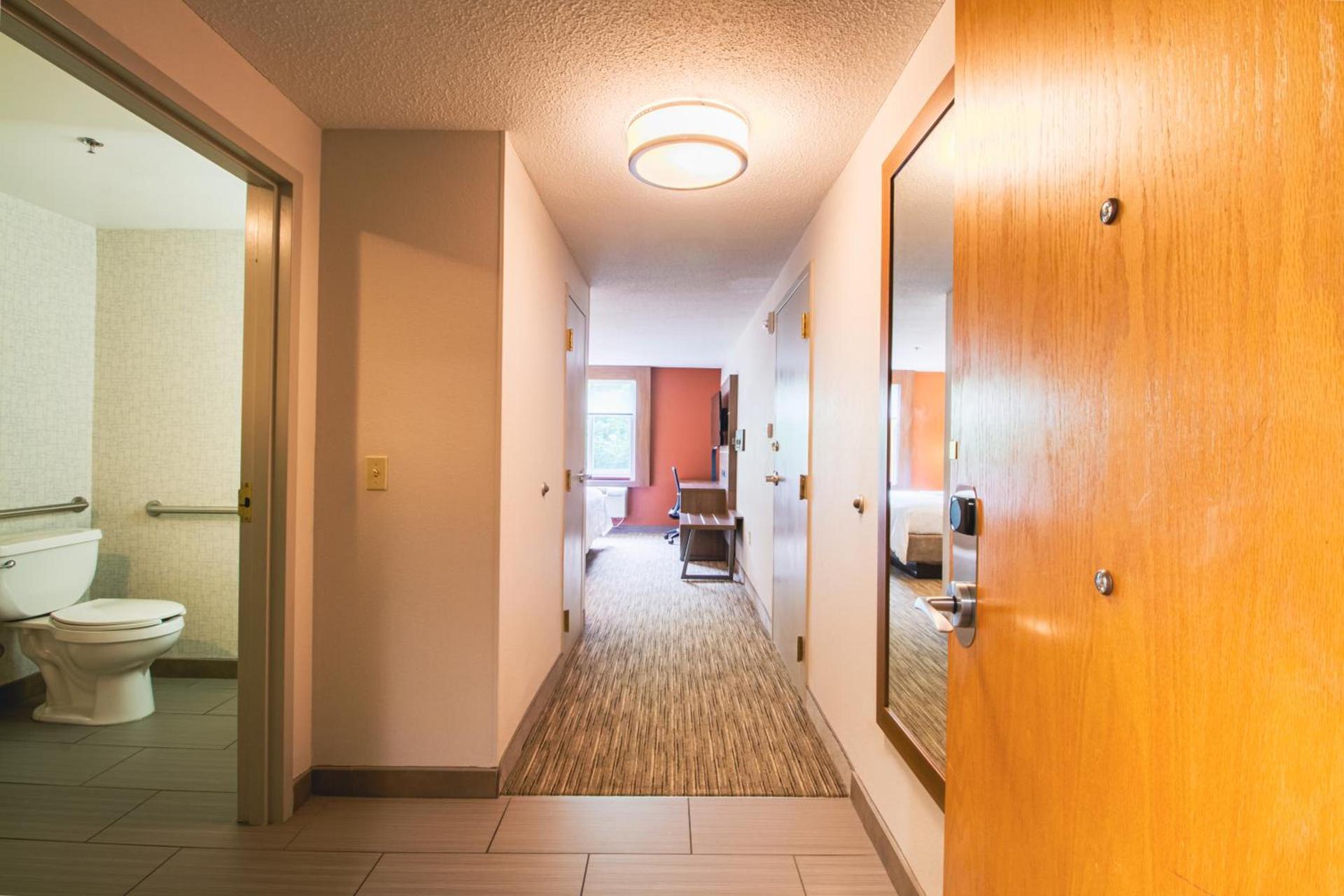 Holiday Inn Express & Suites - Lincoln East - White Mountains by IHG photo 32