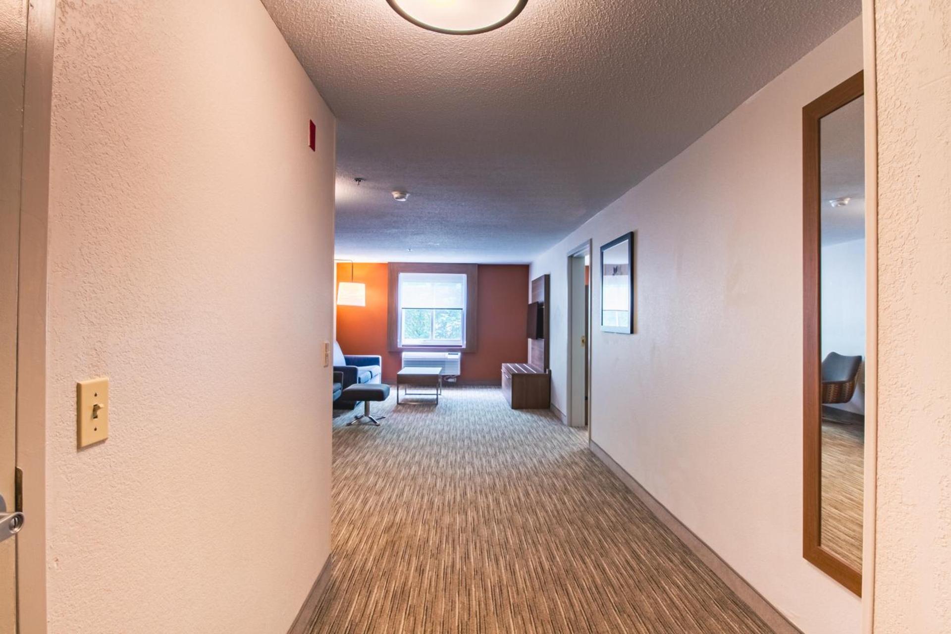 Holiday Inn Express & Suites - Lincoln East - White Mountains by IHG photo 10