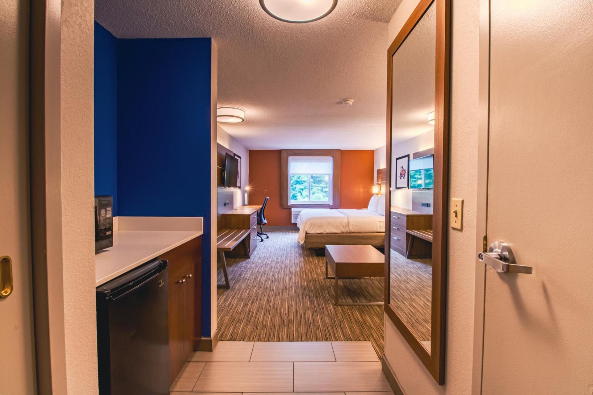 Holiday Inn Express & Suites - Lincoln East - White Mountains by IHG photo 48