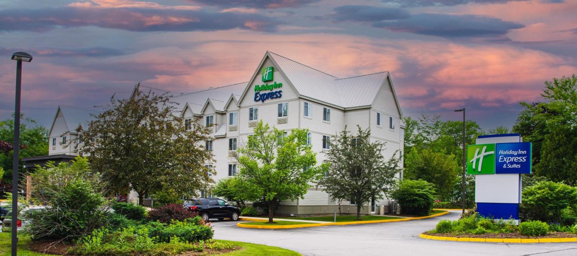 Holiday Inn Express & Suites - Lincoln East - White Mountains by IHG photo 2