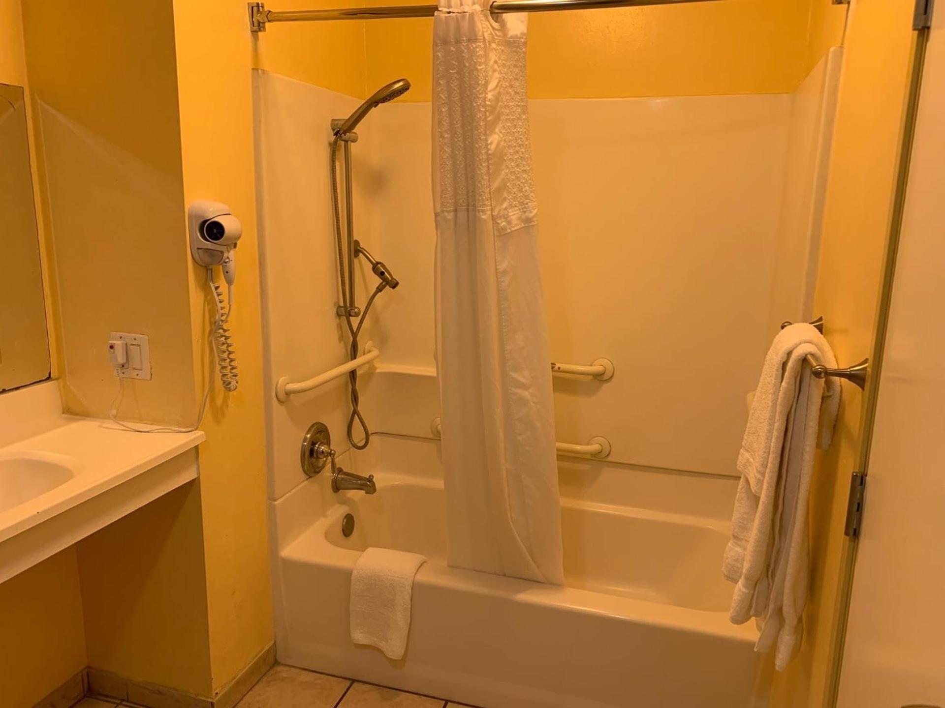 Oasis Inn and Suites photo 80