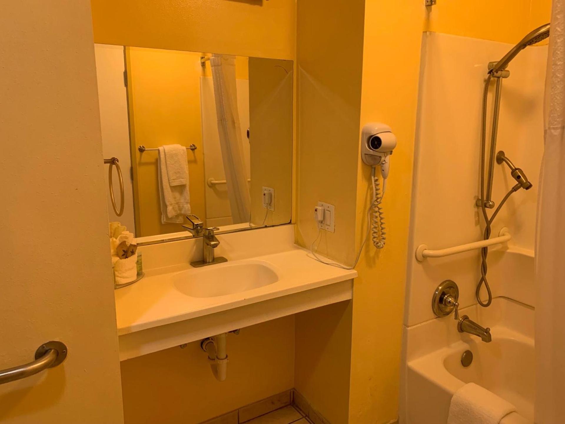 Oasis Inn and Suites photo 81