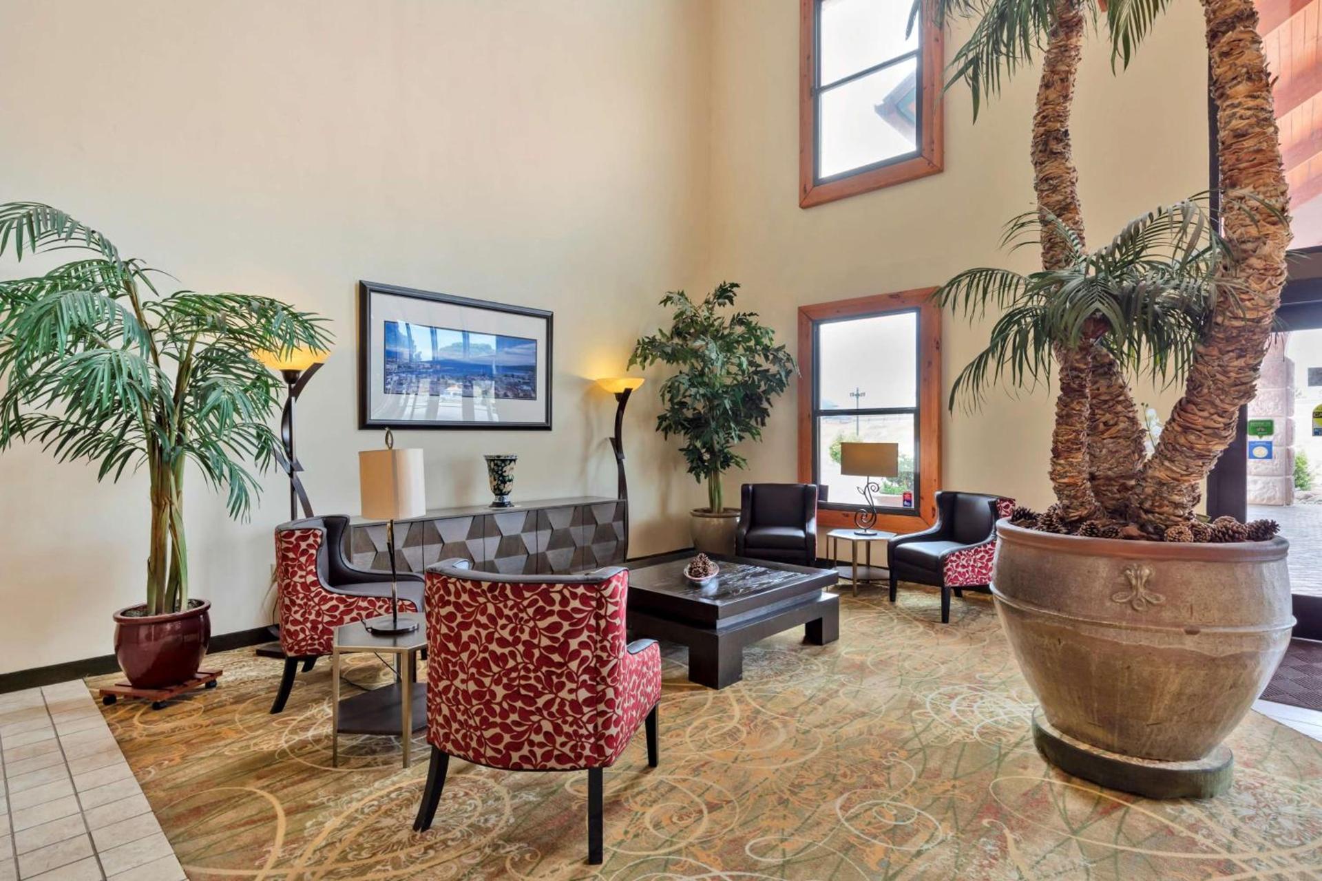 Best Western Plus Swiss Chalet Hotel & Suites photo 8
