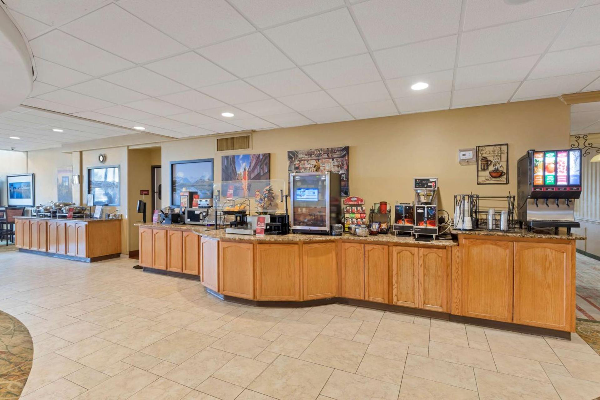 Best Western Plus Swiss Chalet Hotel & Suites photo 40