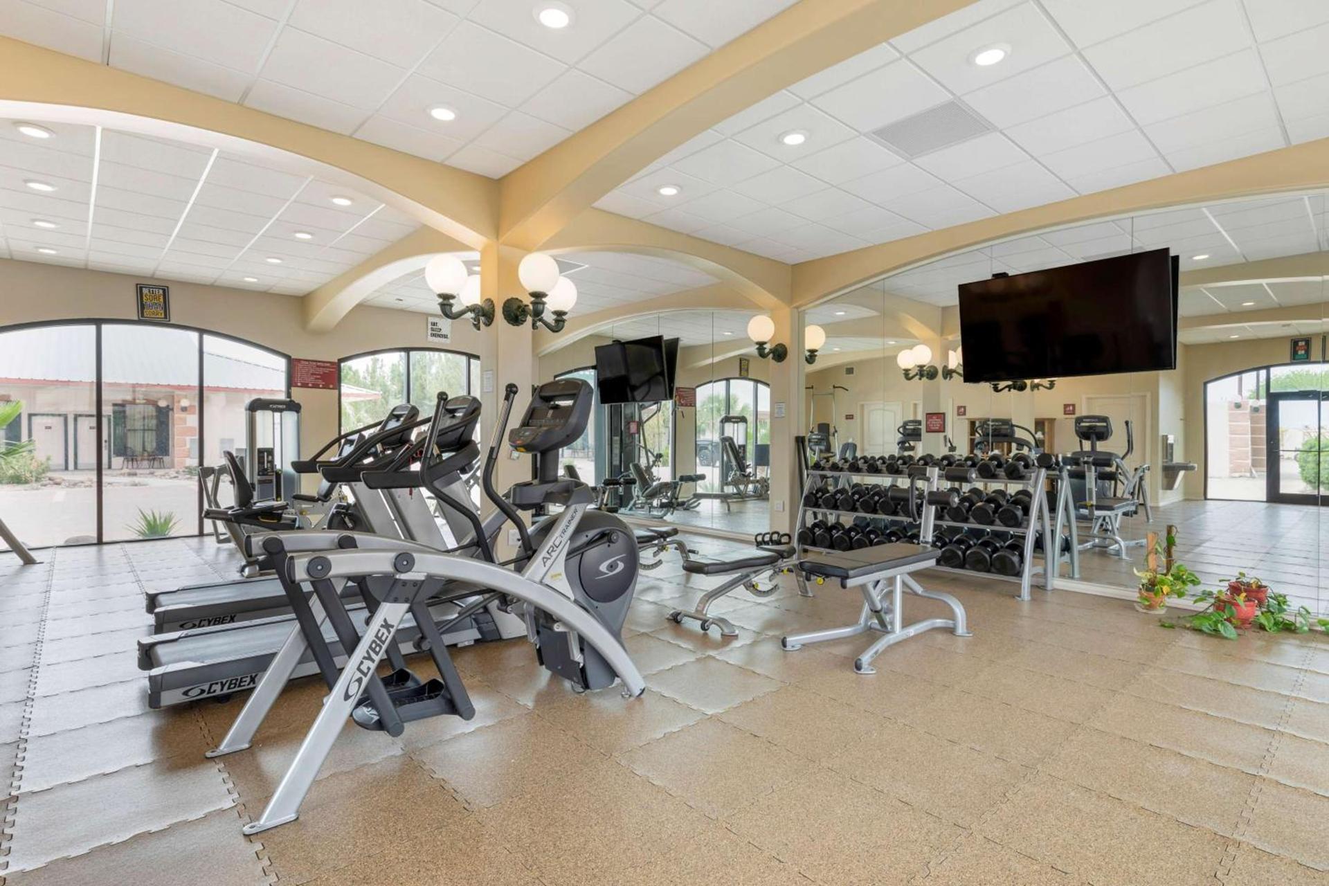 Best Western Plus Swiss Chalet Hotel & Suites photo 42