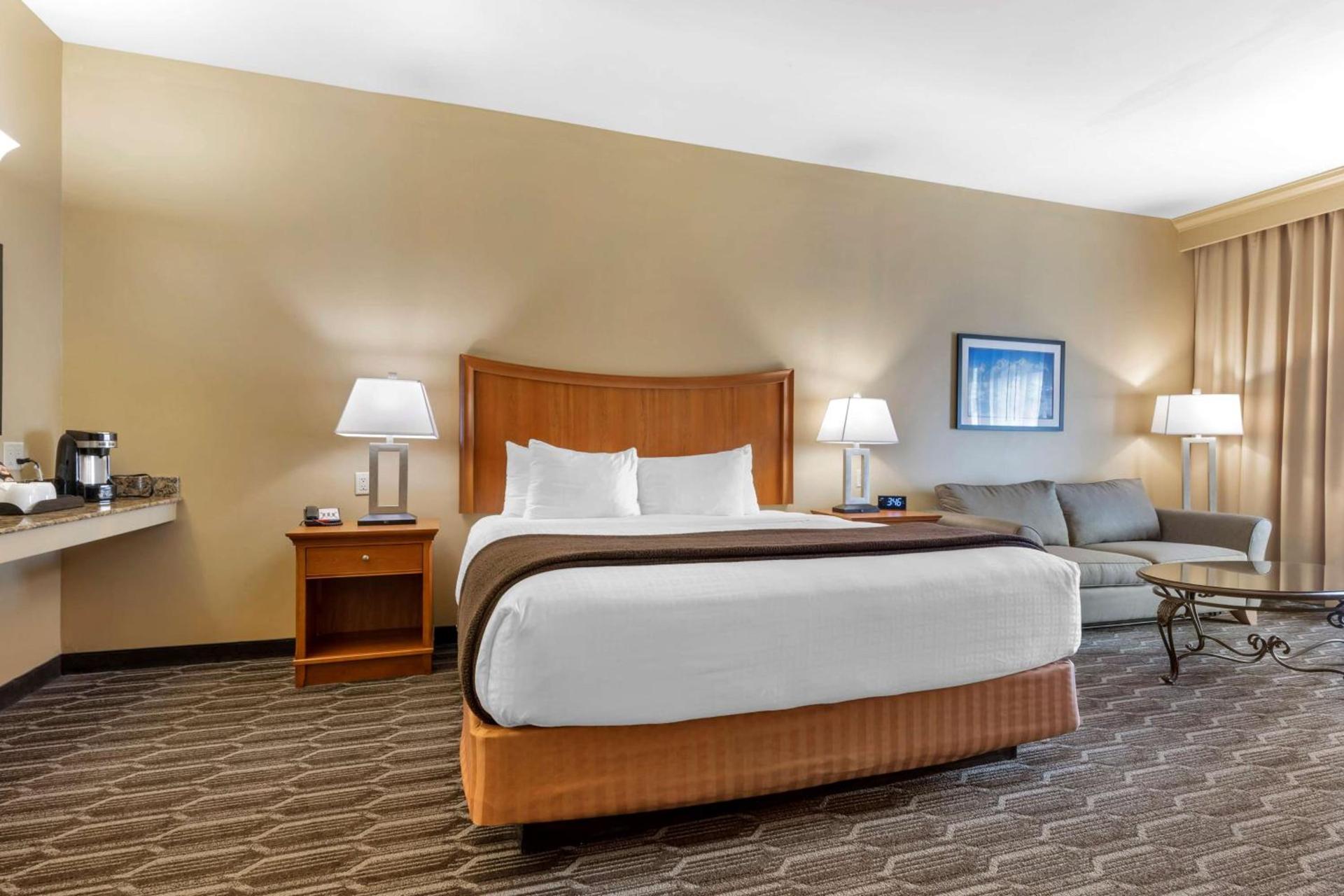 Best Western Plus Swiss Chalet Hotel & Suites photo 10