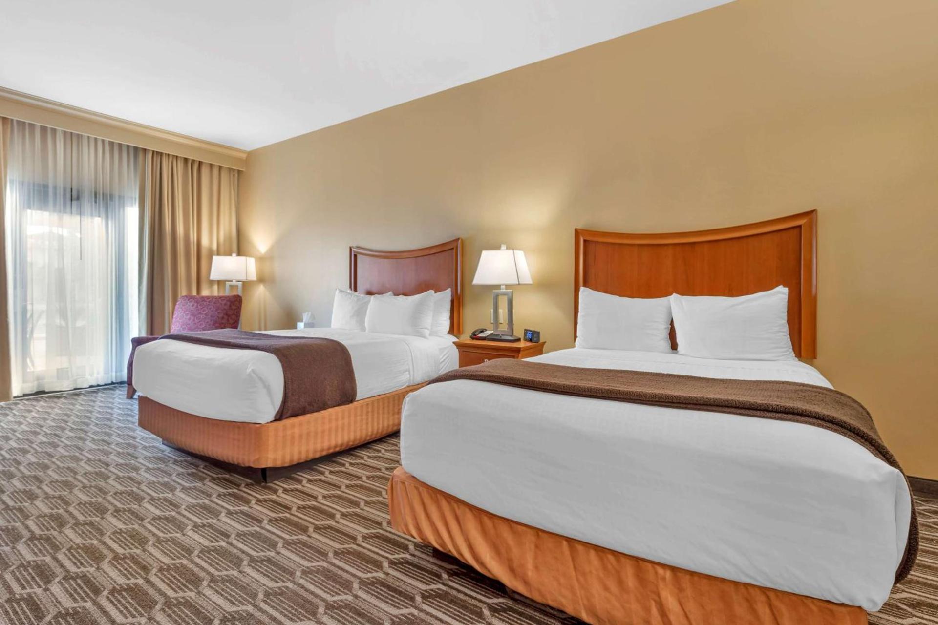 Best Western Plus Swiss Chalet Hotel & Suites photo 31