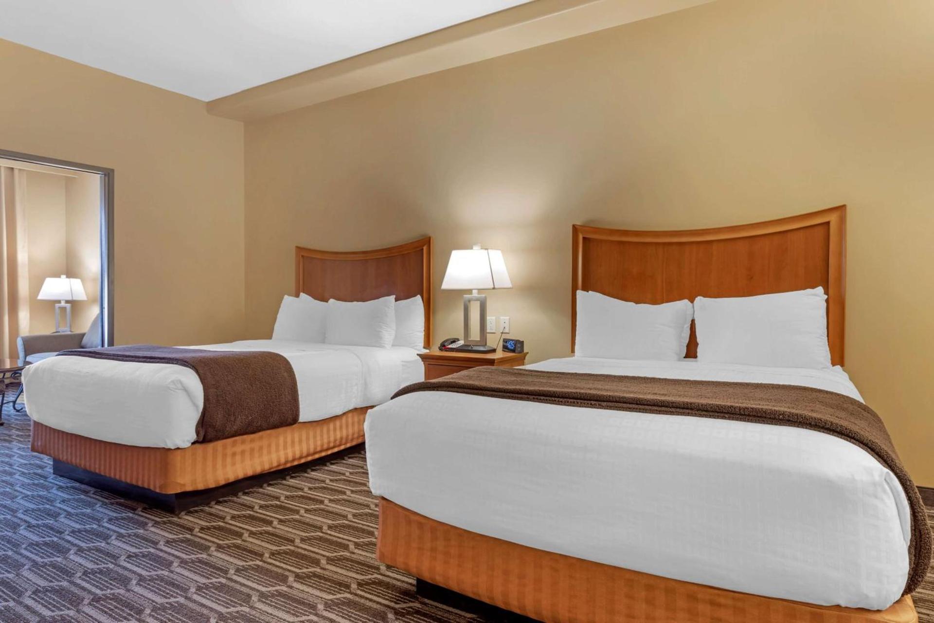 Best Western Plus Swiss Chalet Hotel & Suites photo 23