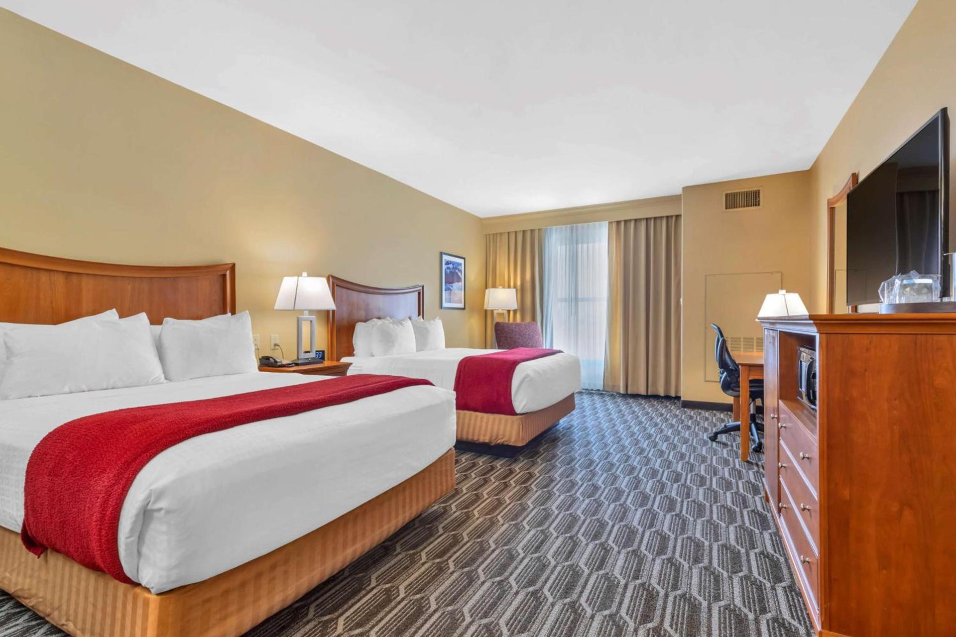 Best Western Plus Swiss Chalet Hotel & Suites photo 43