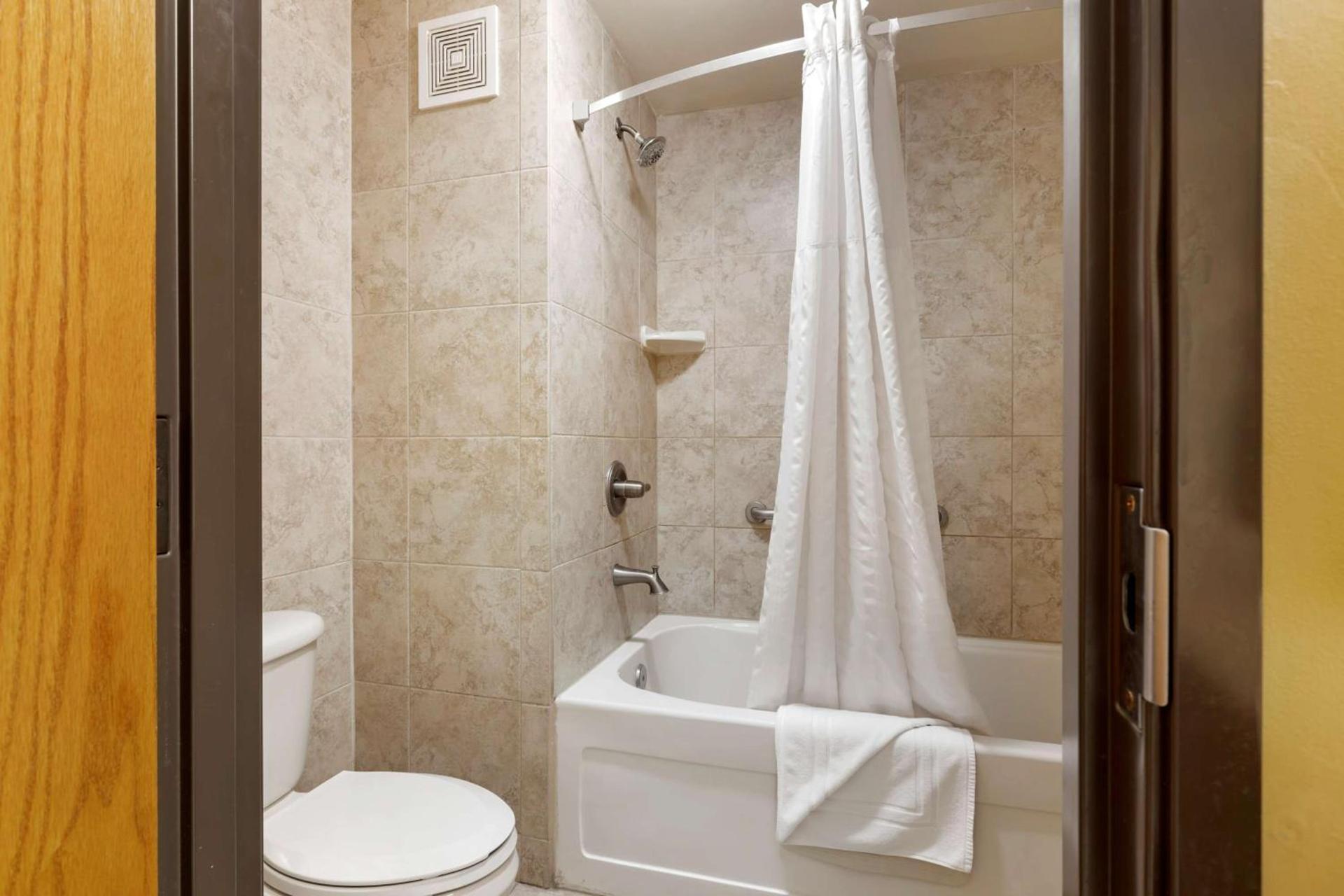 Best Western Plus Swiss Chalet Hotel & Suites photo 17