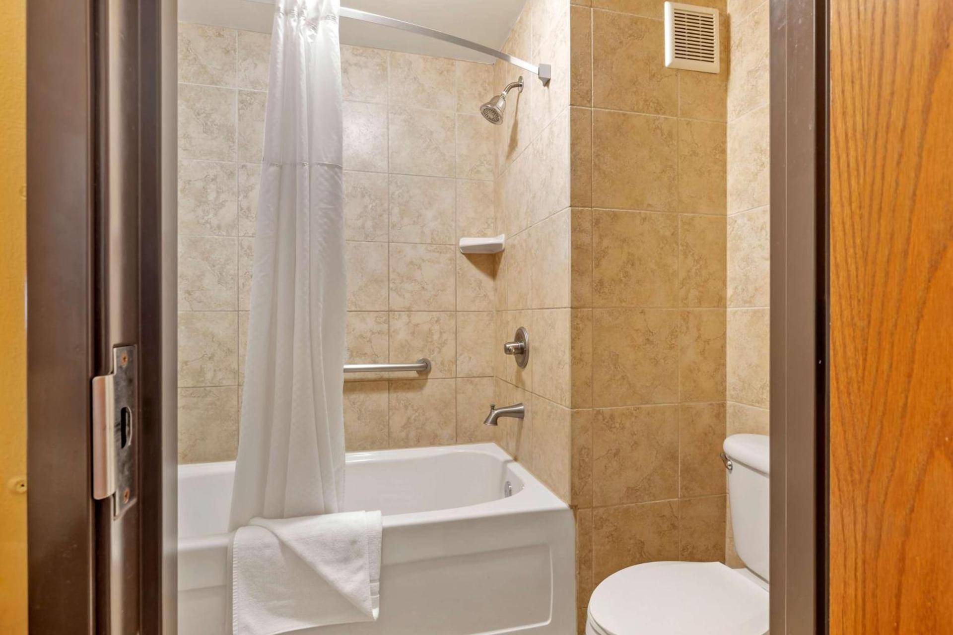 Best Western Plus Swiss Chalet Hotel & Suites photo 25
