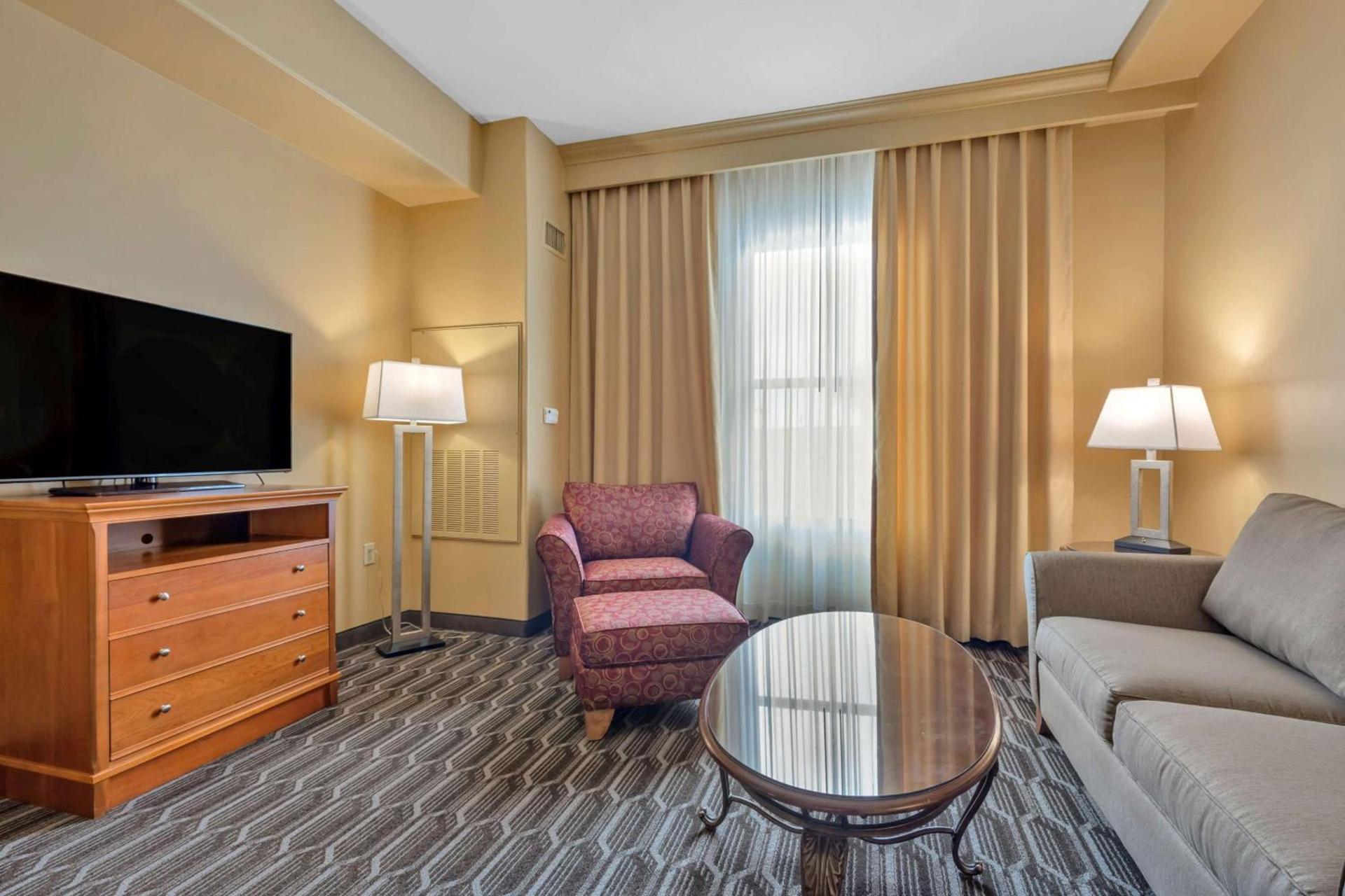 Best Western Plus Swiss Chalet Hotel & Suites photo 24