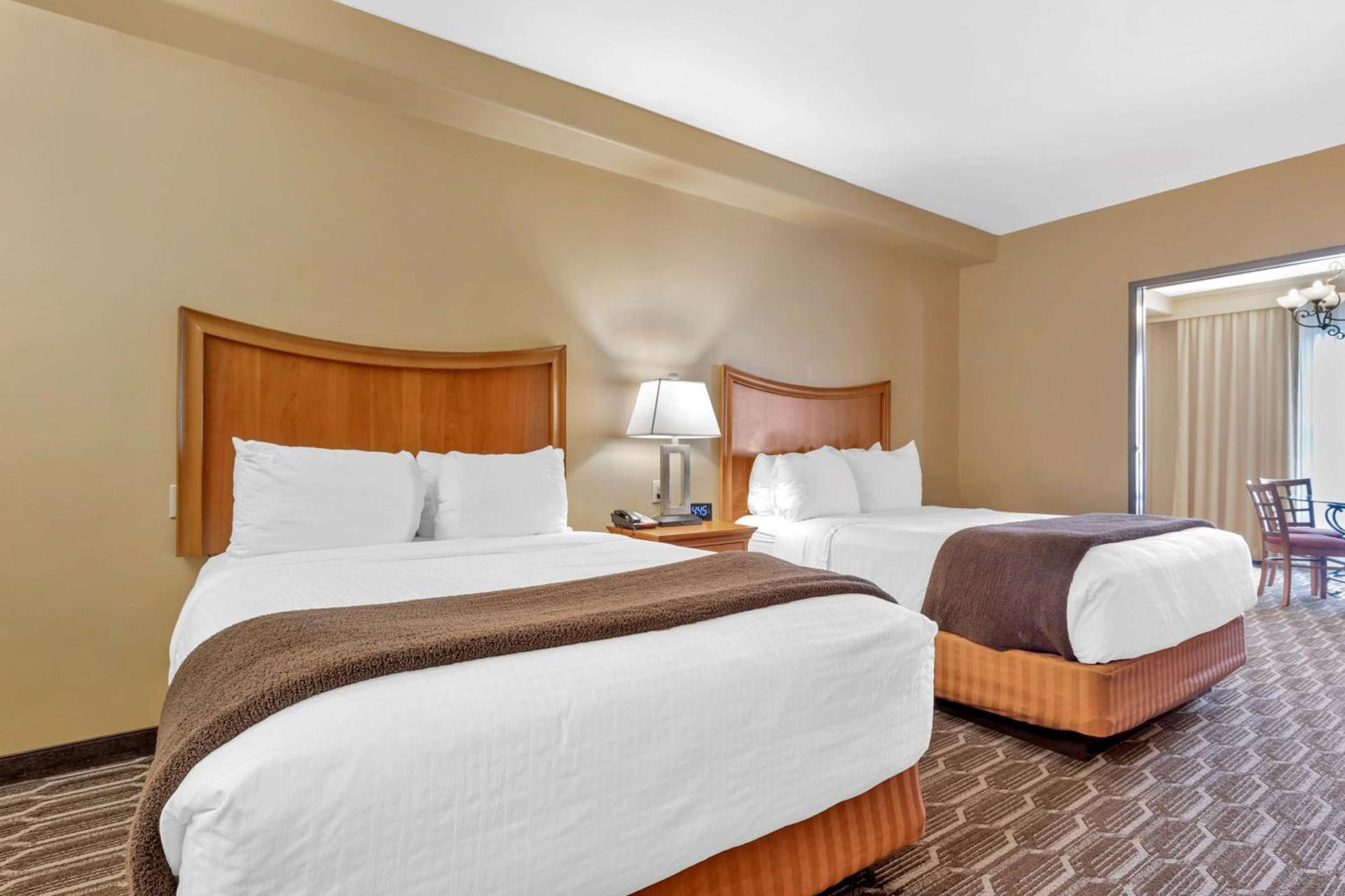 Best Western Plus Swiss Chalet Hotel & Suites photo 26