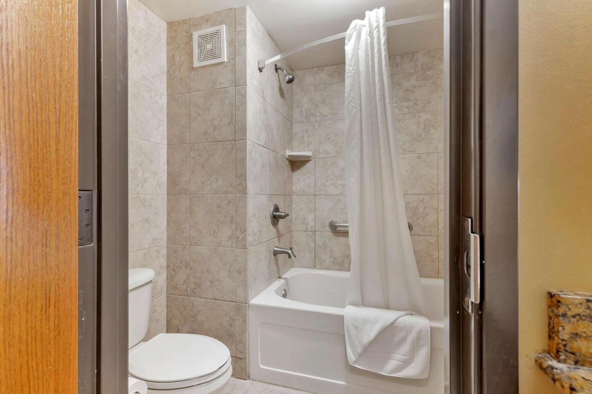 Best Western Plus Swiss Chalet Hotel & Suites photo 30