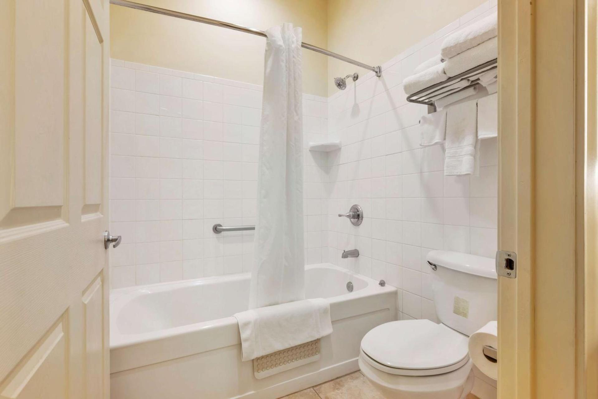 Best Western Plus Swiss Chalet Hotel & Suites photo 18