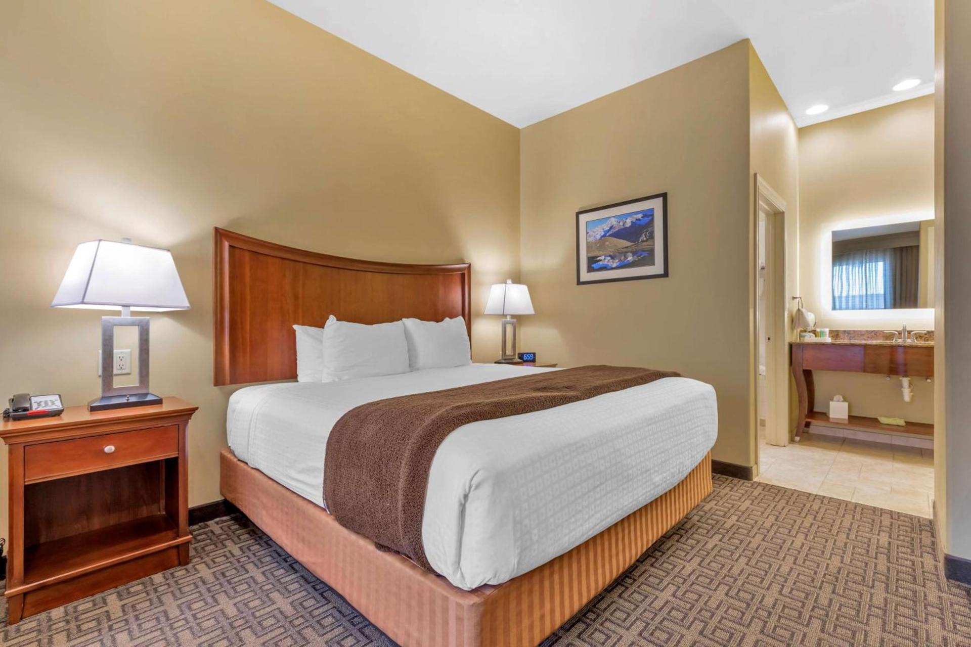 Best Western Plus Swiss Chalet Hotel & Suites photo 9