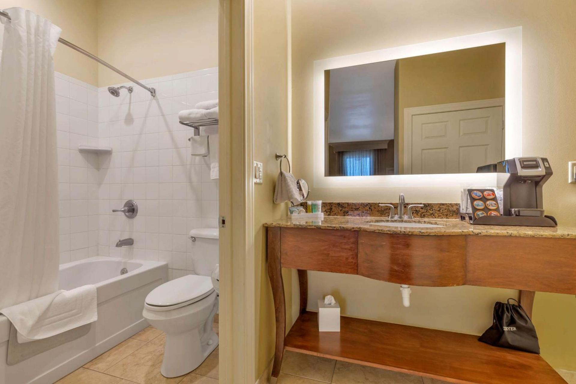 Best Western Plus Swiss Chalet Hotel & Suites photo 13