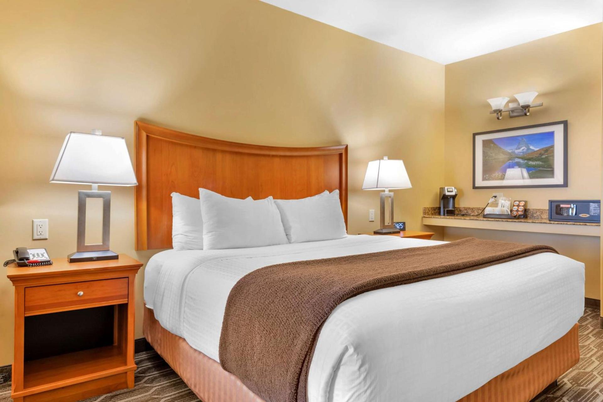 Best Western Plus Swiss Chalet Hotel & Suites photo 19