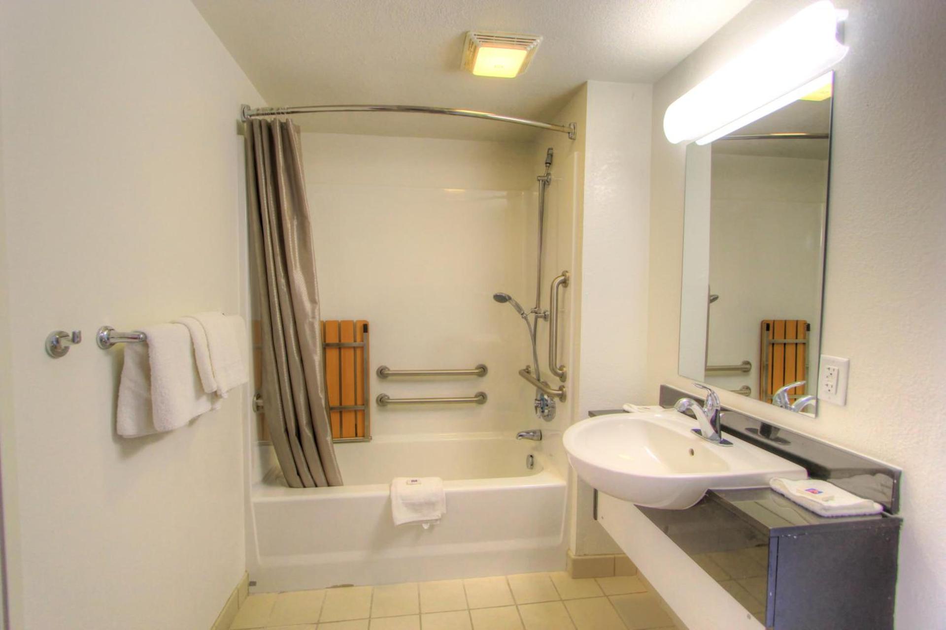 Howard Johnson by Wyndham Harrisonburg photo 32