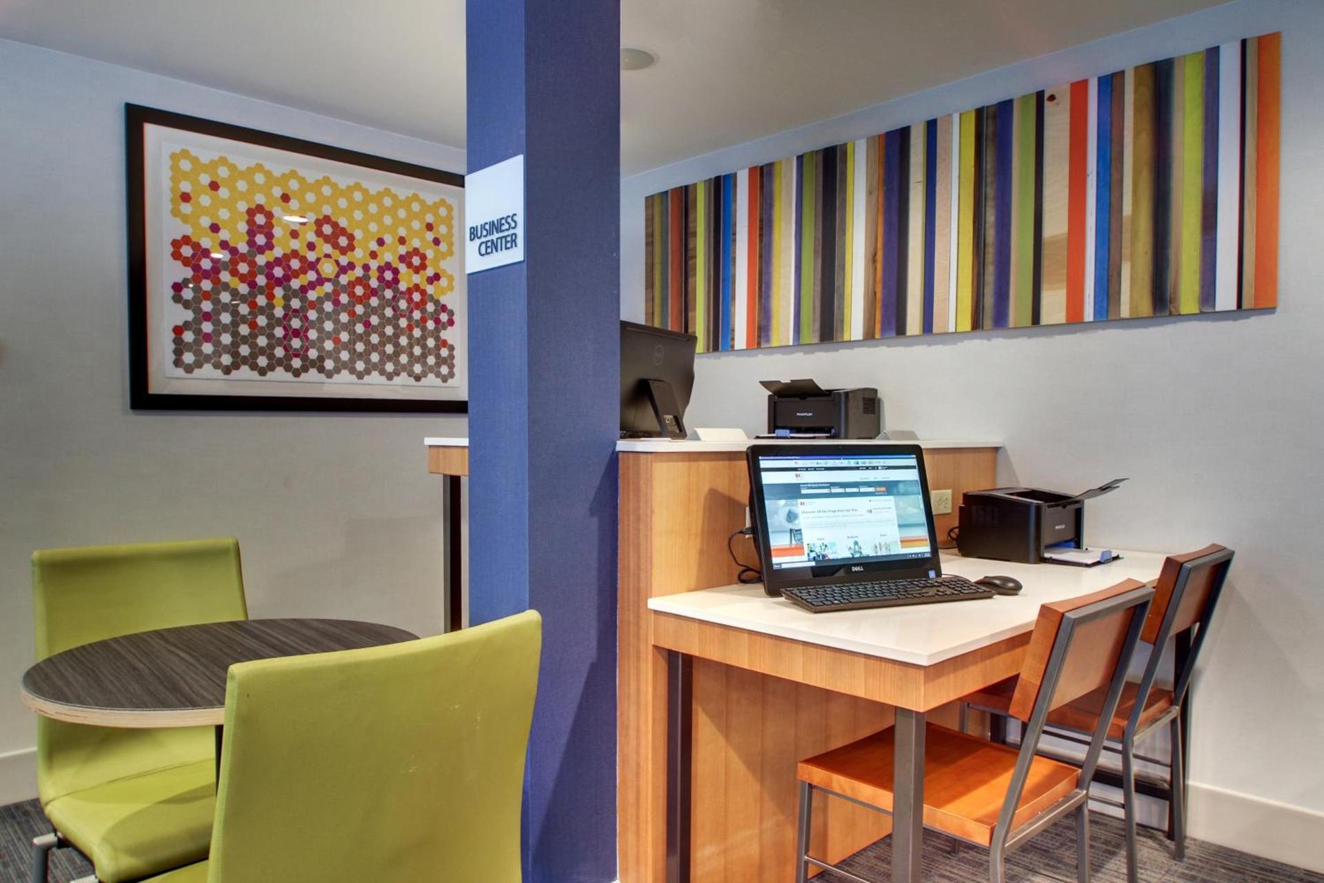 Holiday Inn Express & Suites - Lincoln East - White Mountains by IHG photo 51