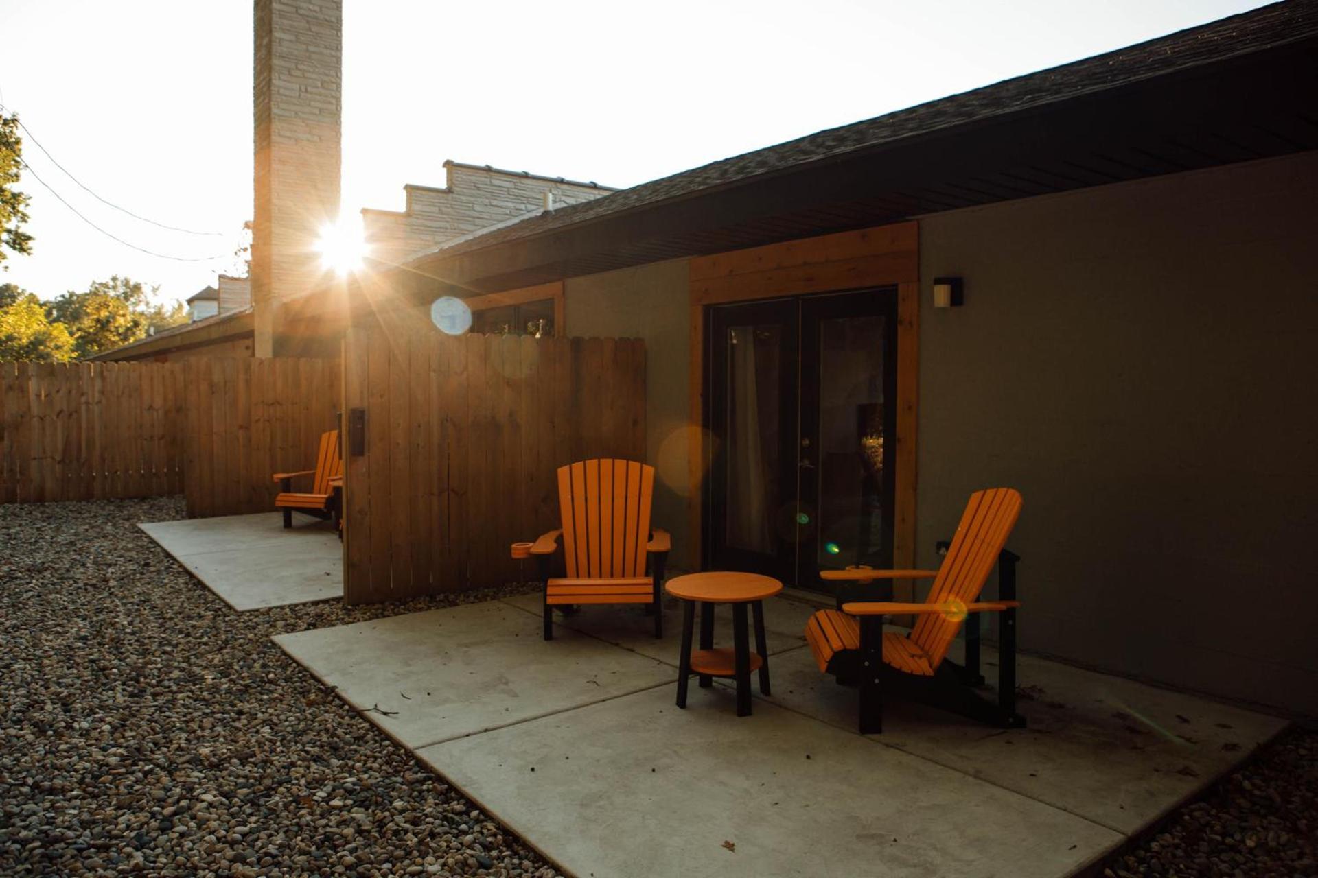 4411 Inn & Suites photo 46