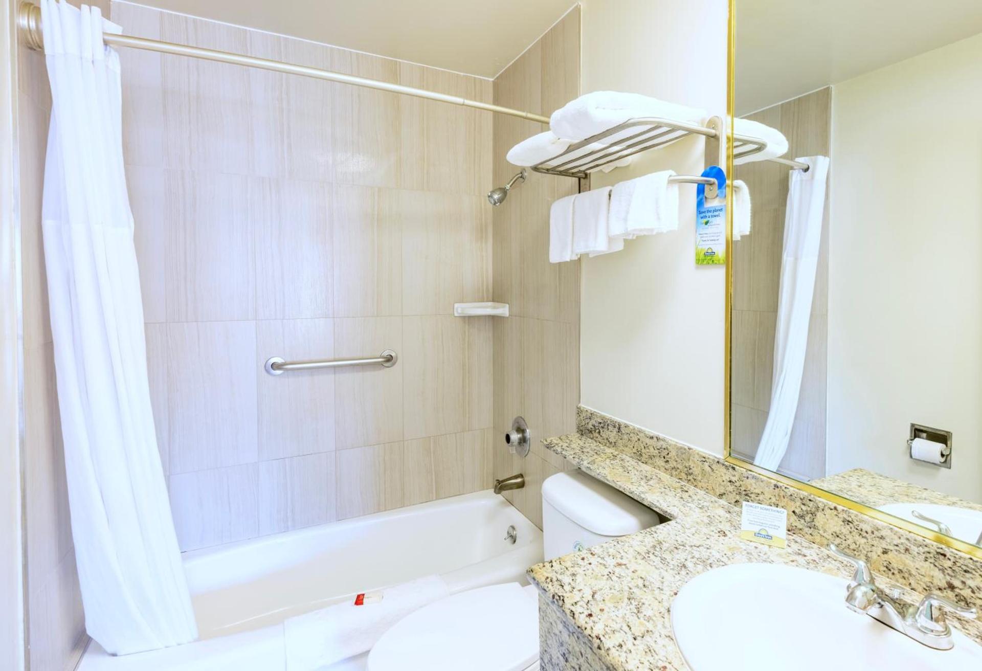 Days Inn by Wyndham Santa Monica photo 76
